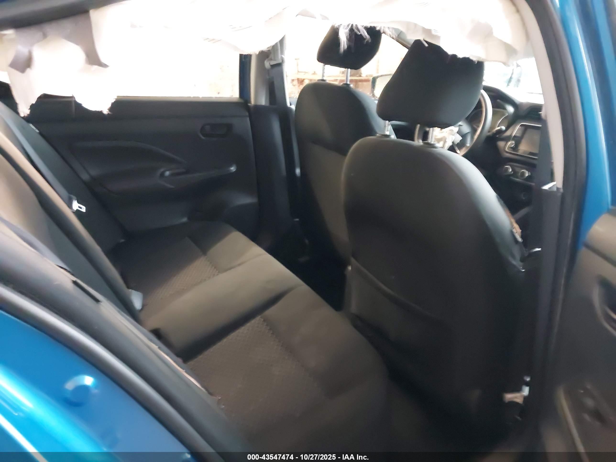 NISSAN VERSA image 8