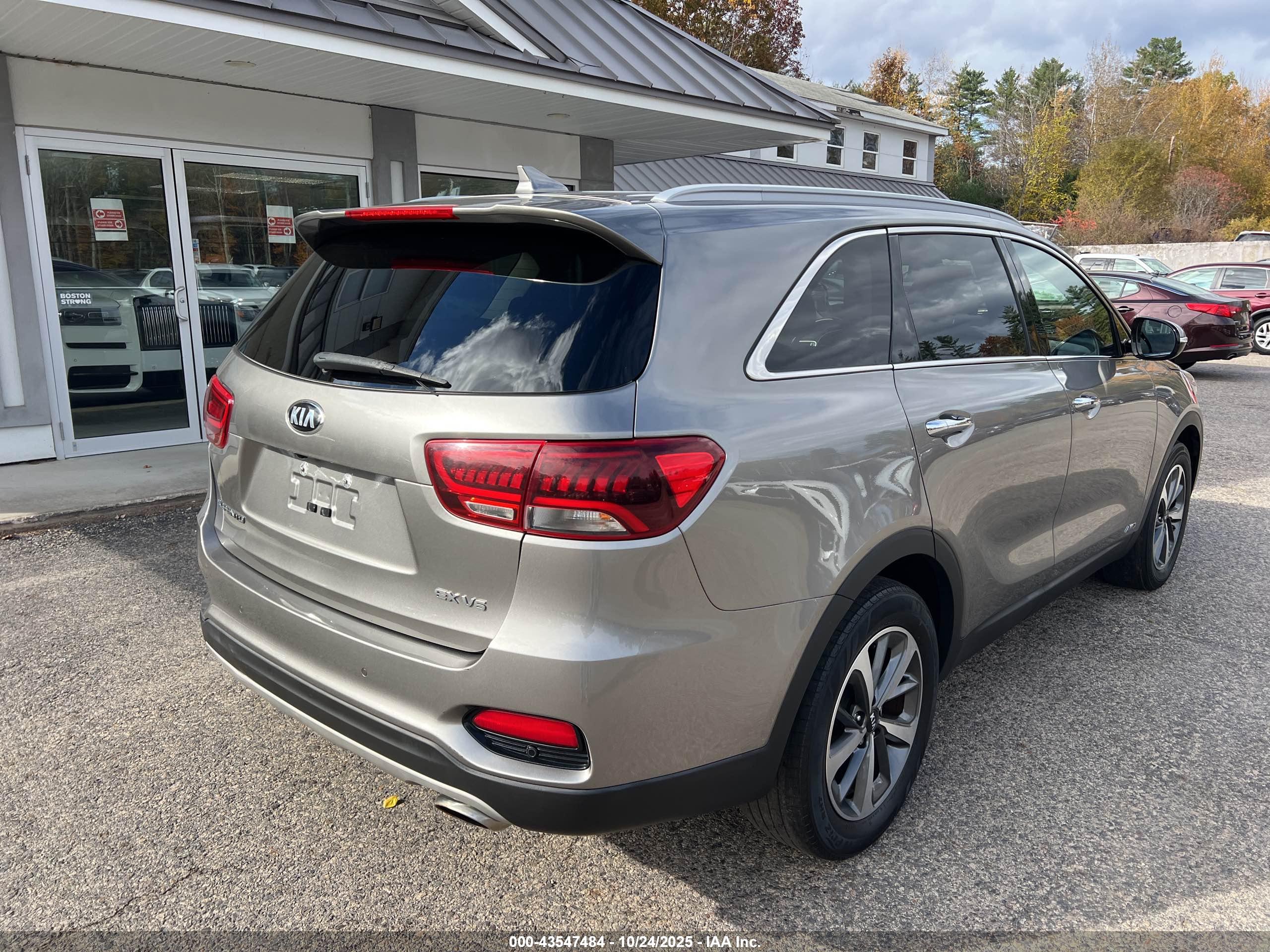 KIA SORENTO image 4