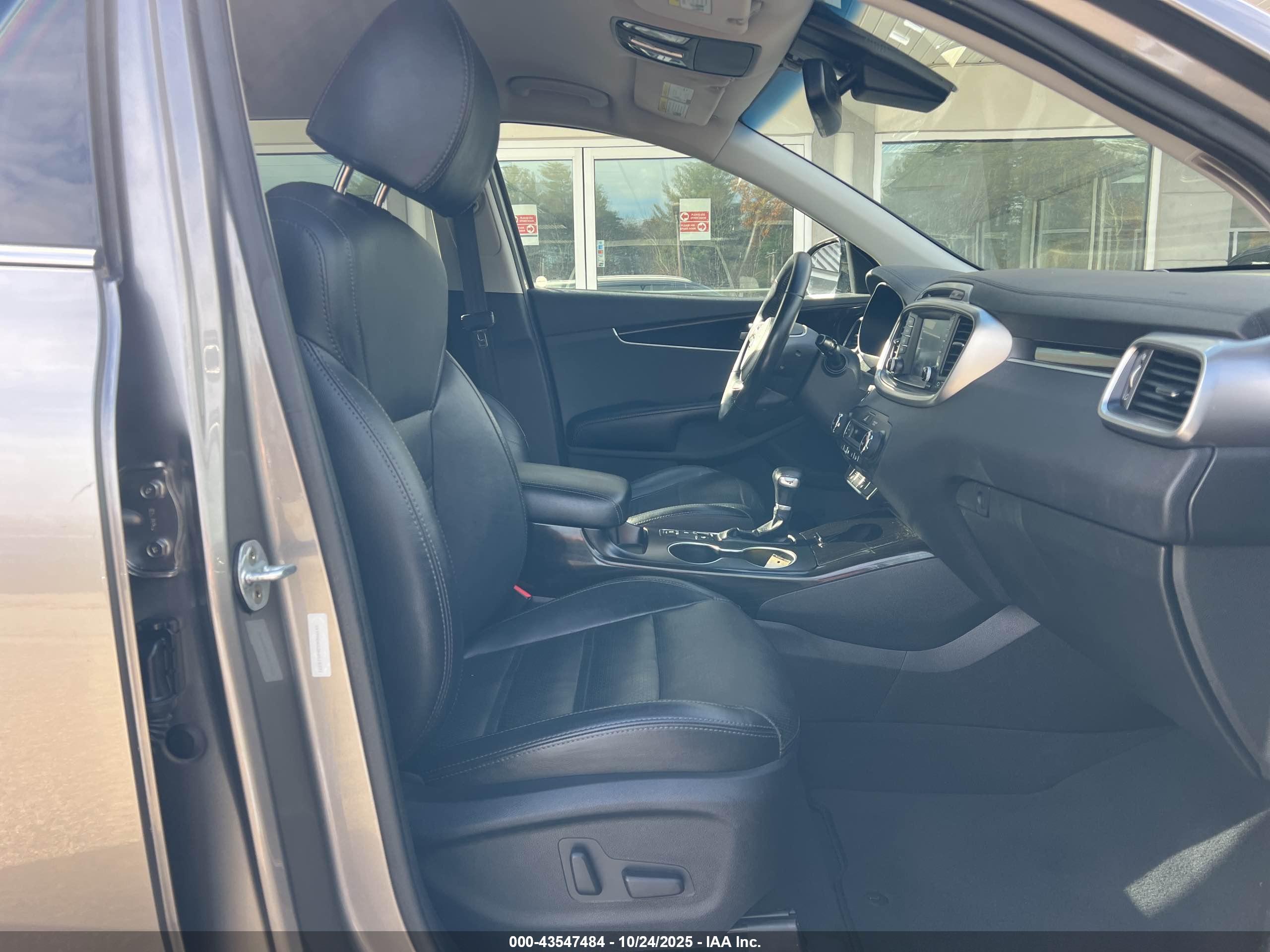 KIA SORENTO image 5
