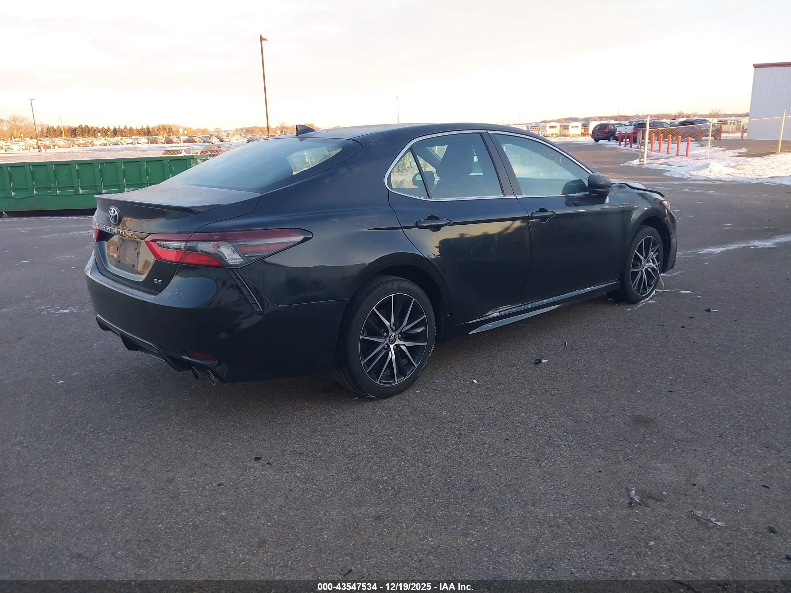 TOYOTA CAMRY image 4