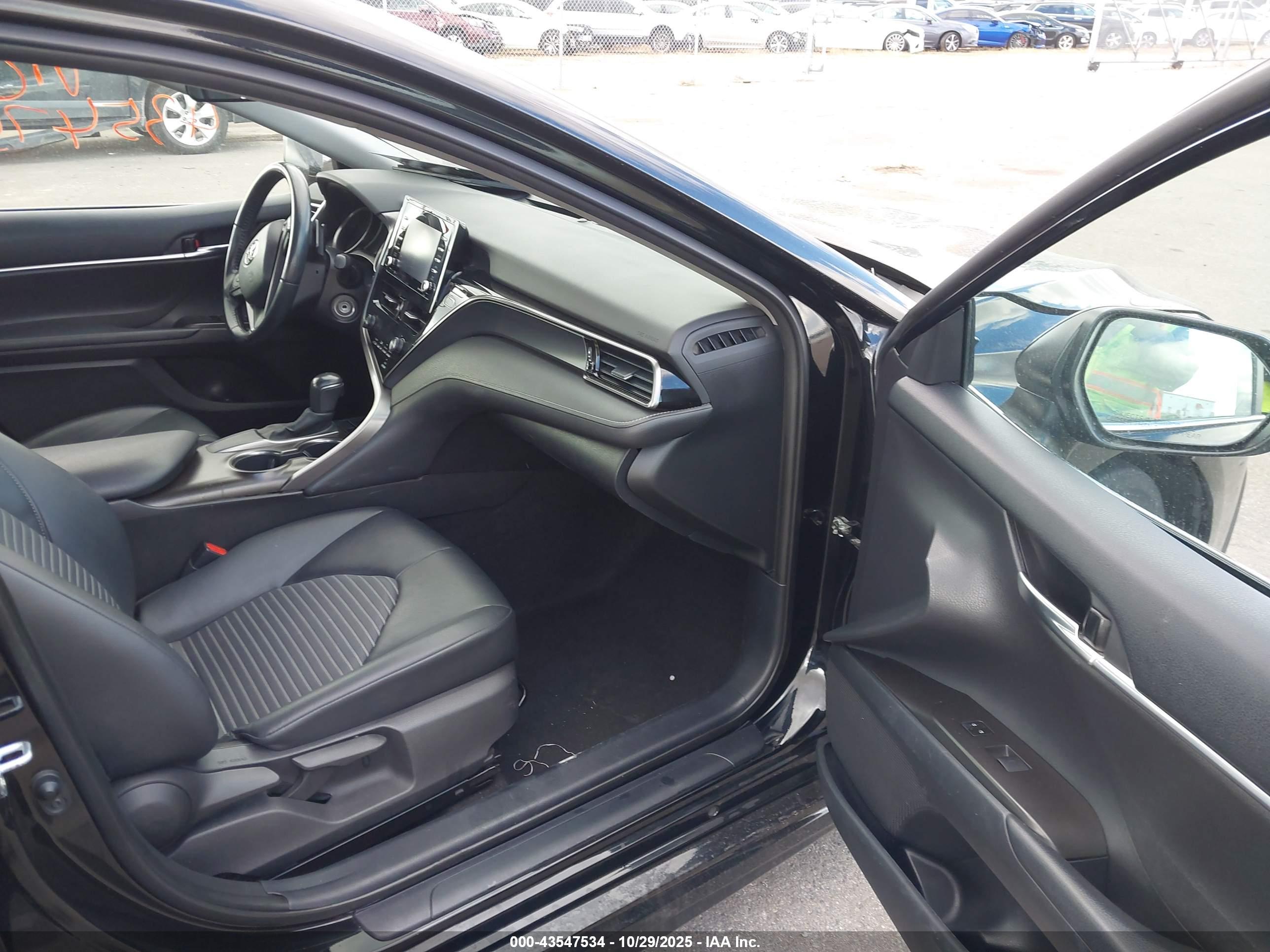 TOYOTA CAMRY image 5