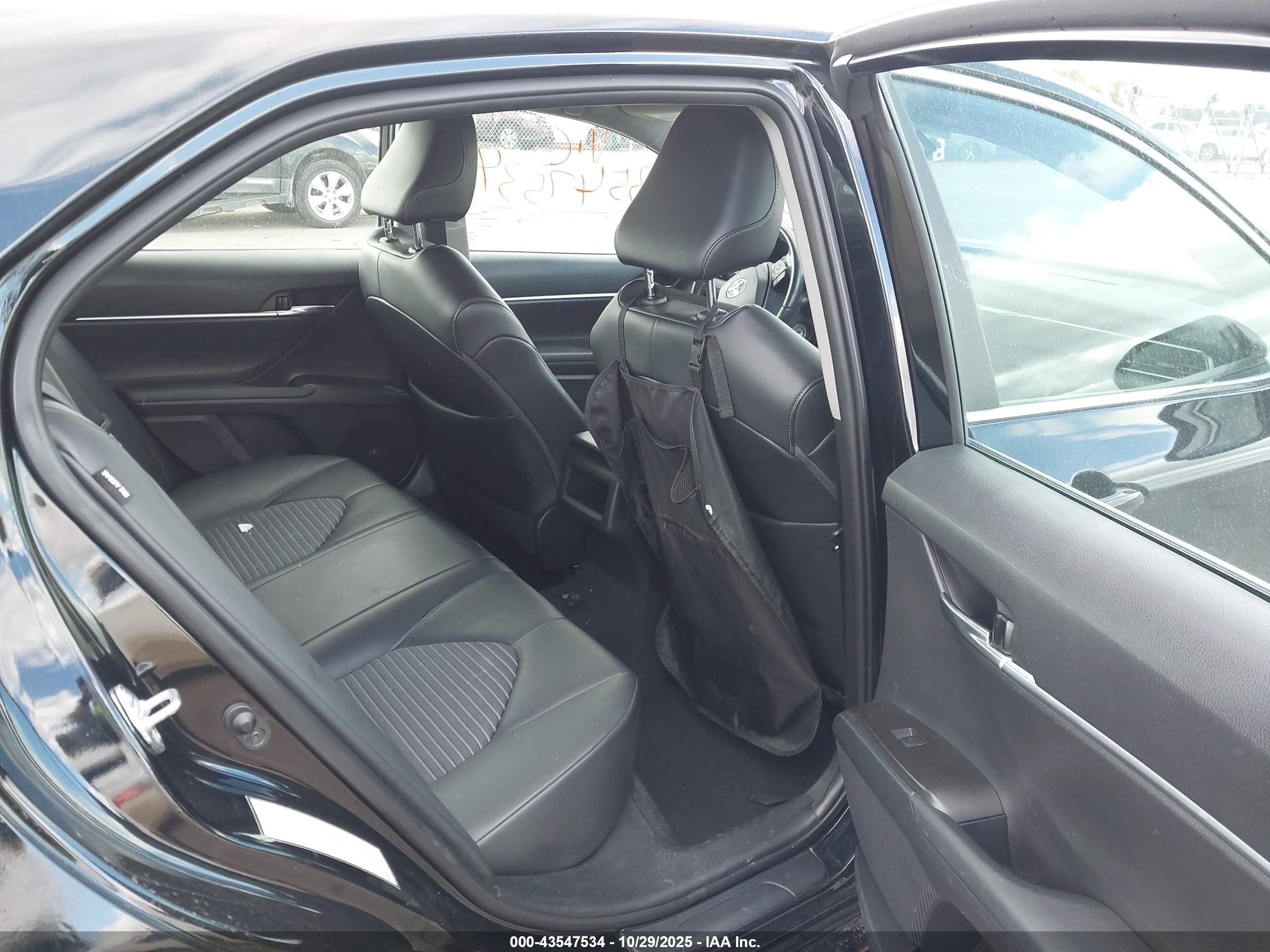 TOYOTA CAMRY image 8