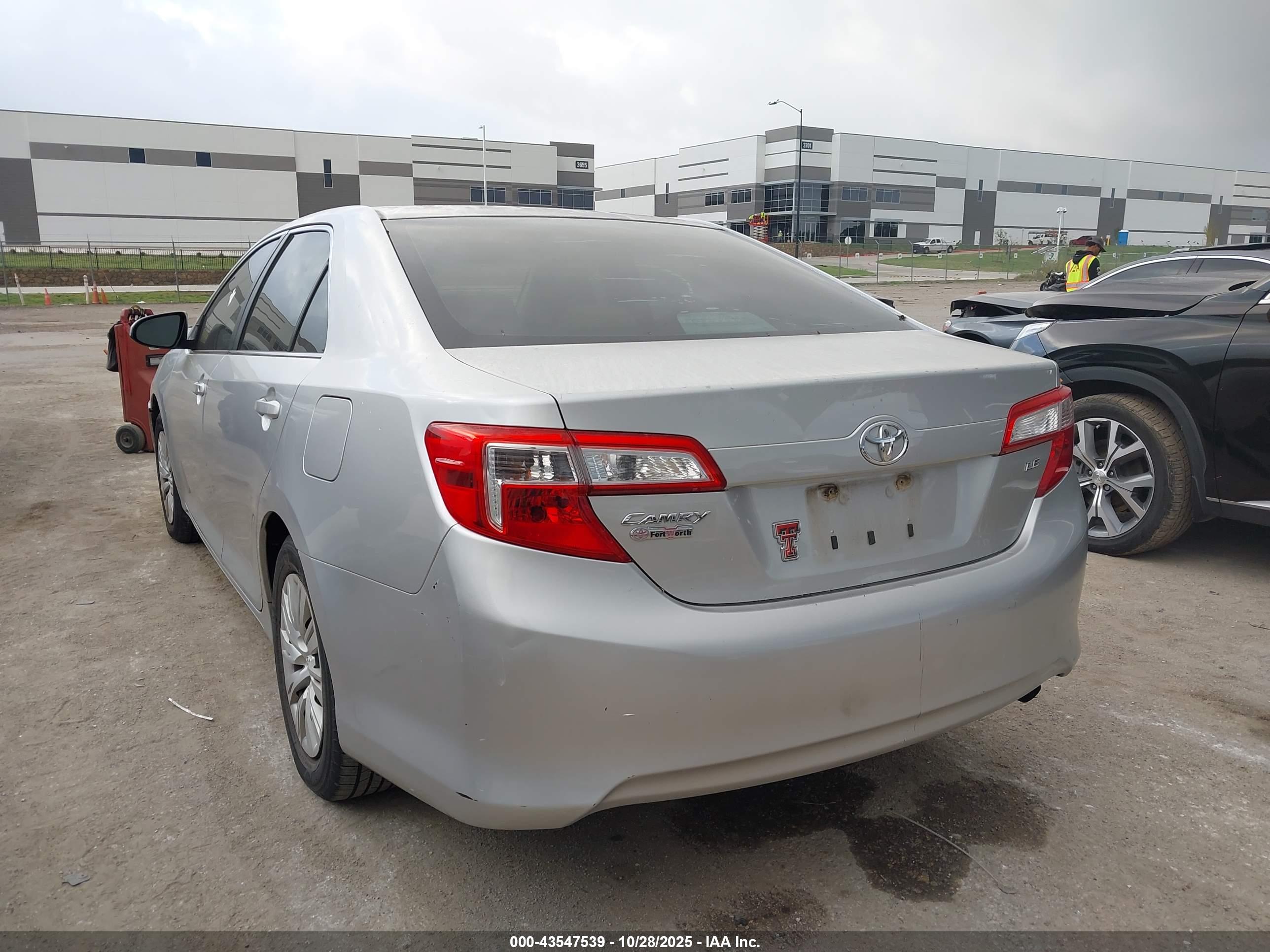 TOYOTA CAMRY image 3