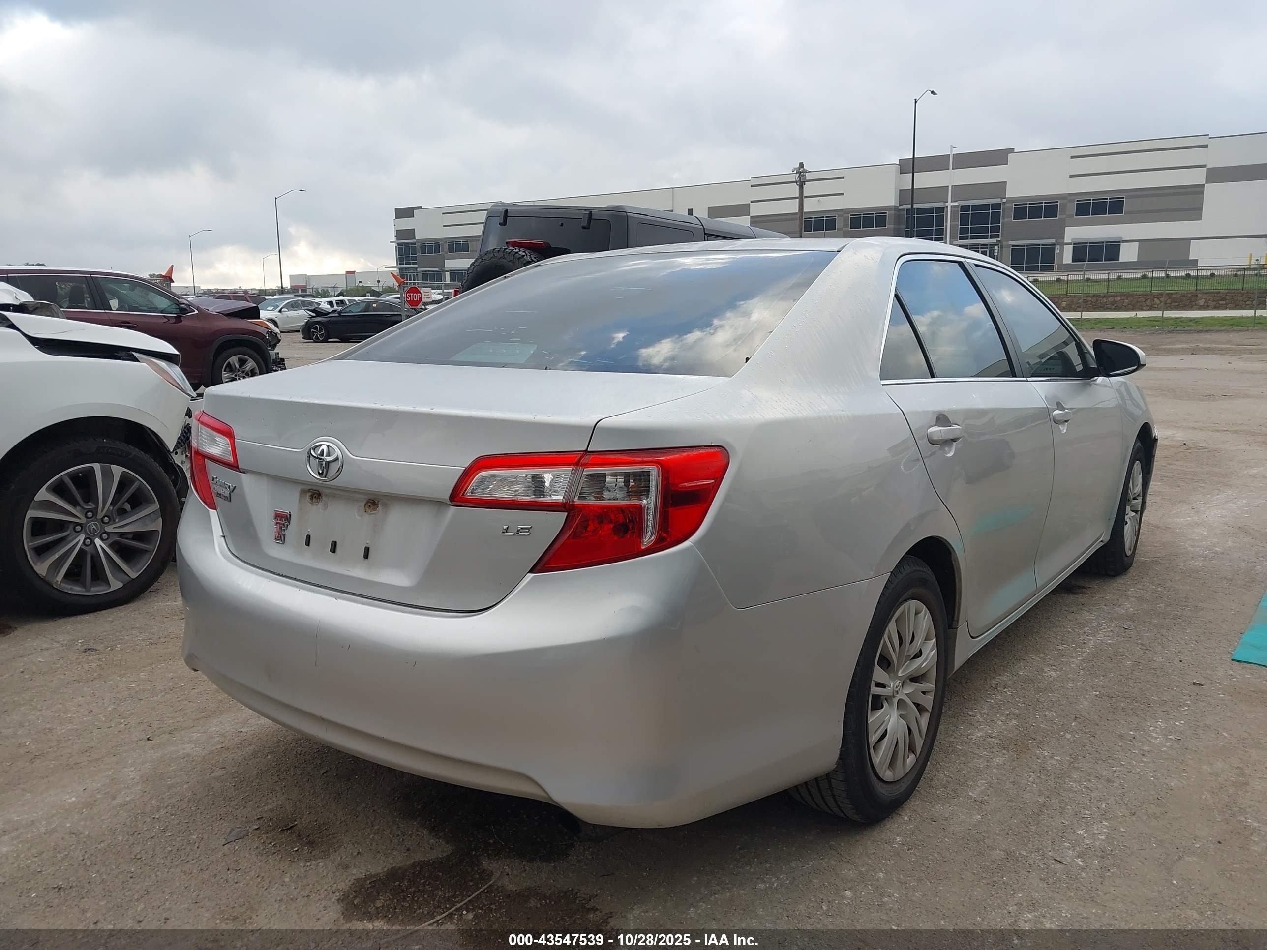 TOYOTA CAMRY image 4