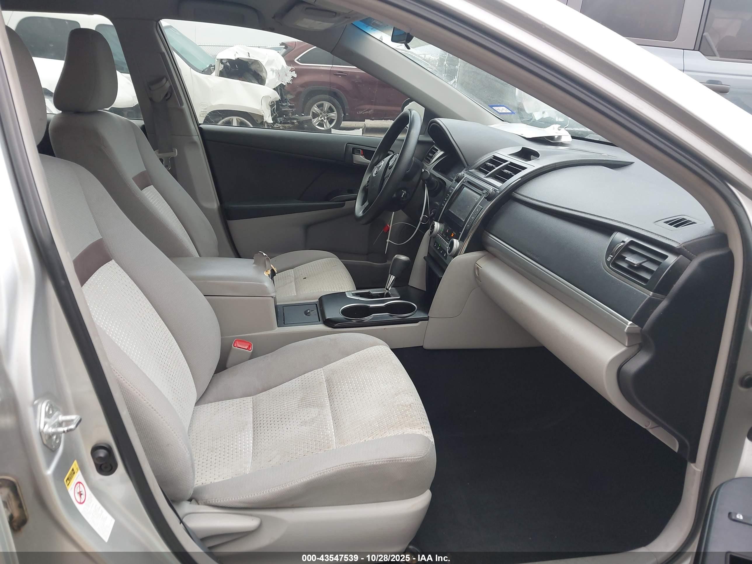 TOYOTA CAMRY image 5