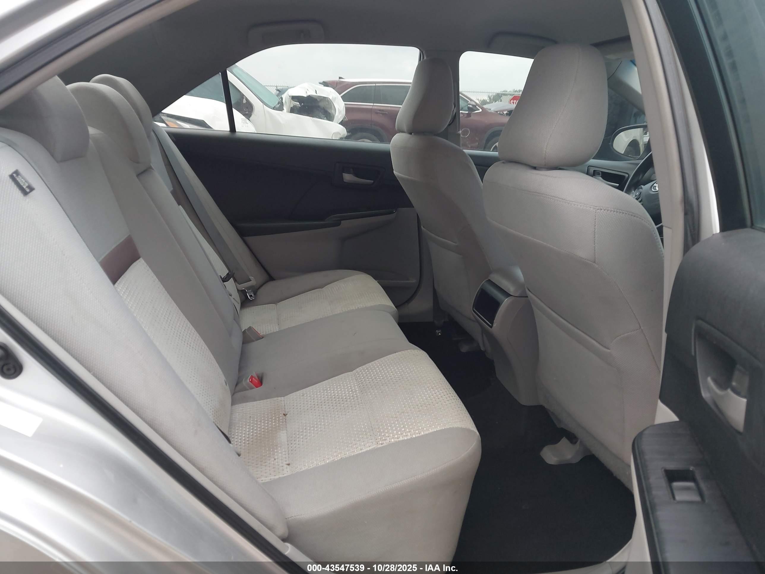 TOYOTA CAMRY image 8