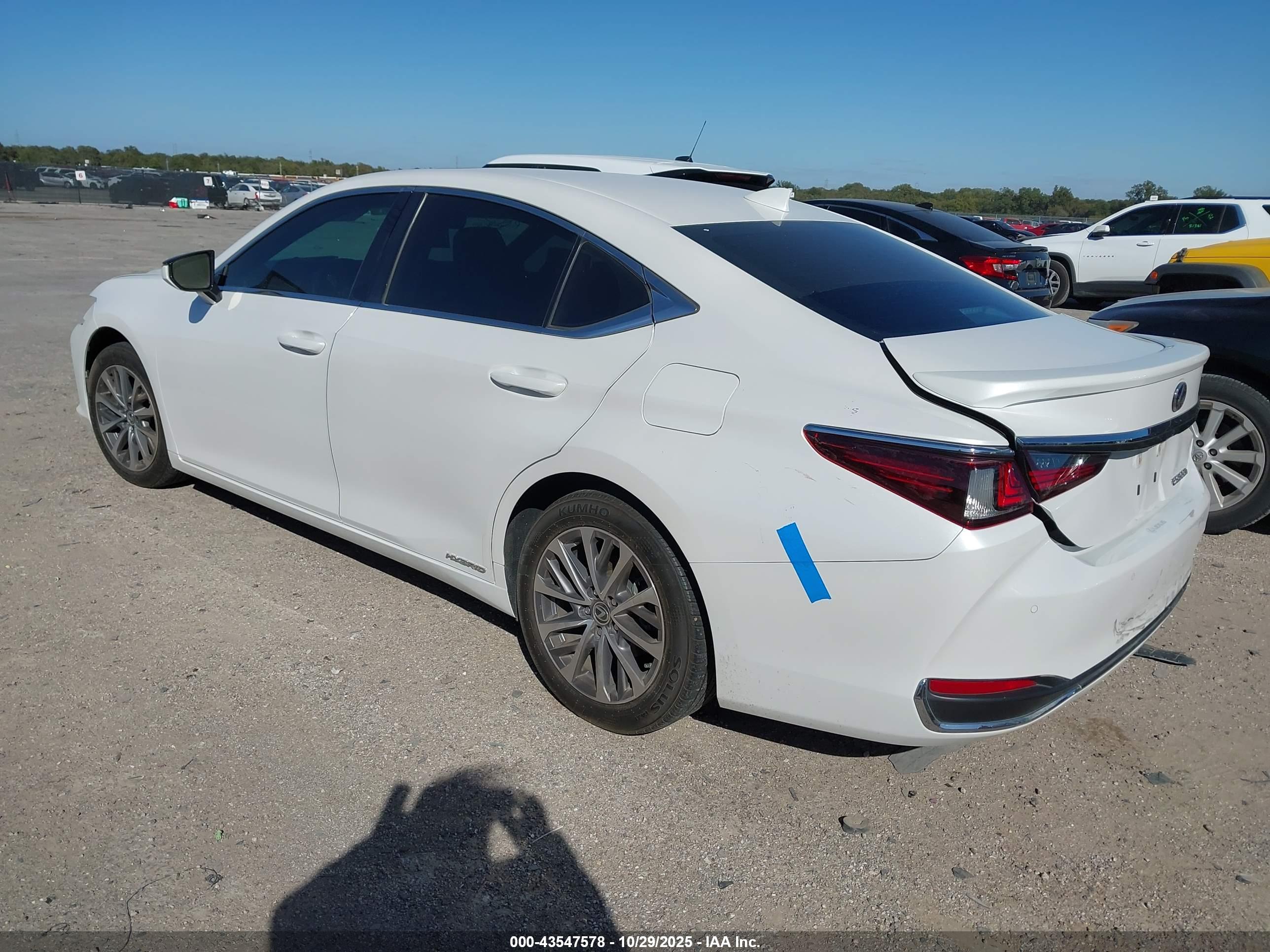 LEXUS ES image 3