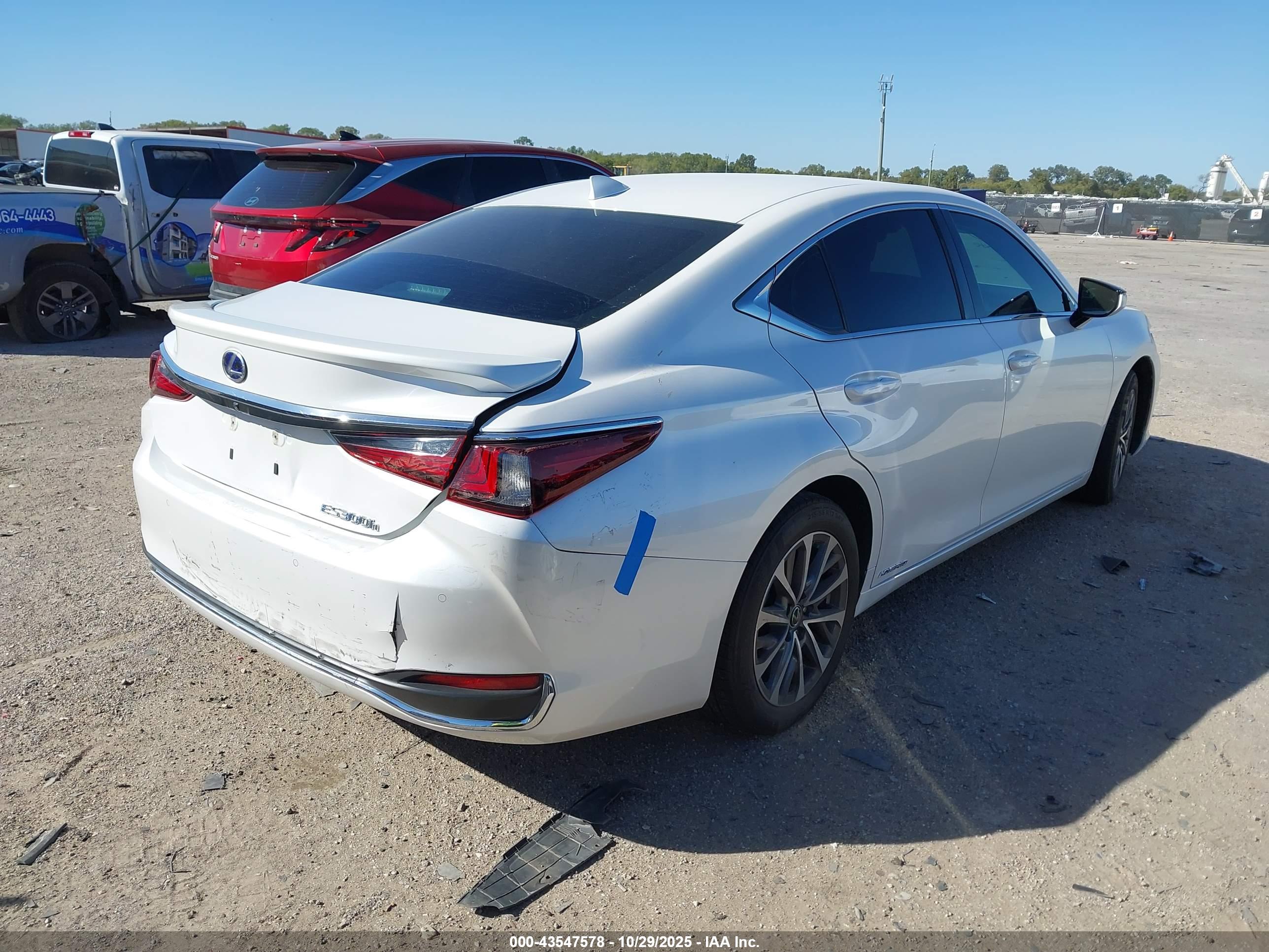 LEXUS ES image 4