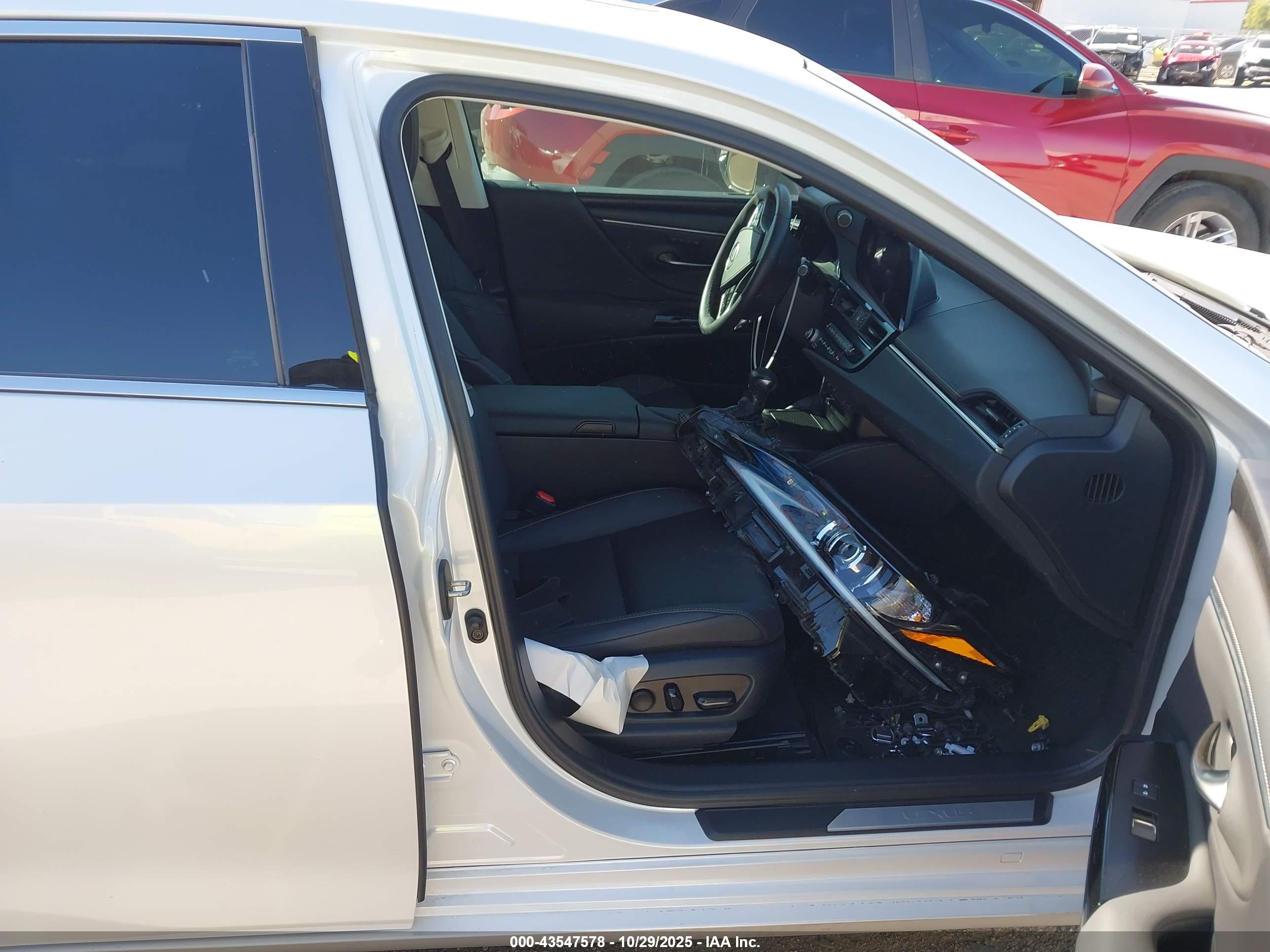 LEXUS ES image 5