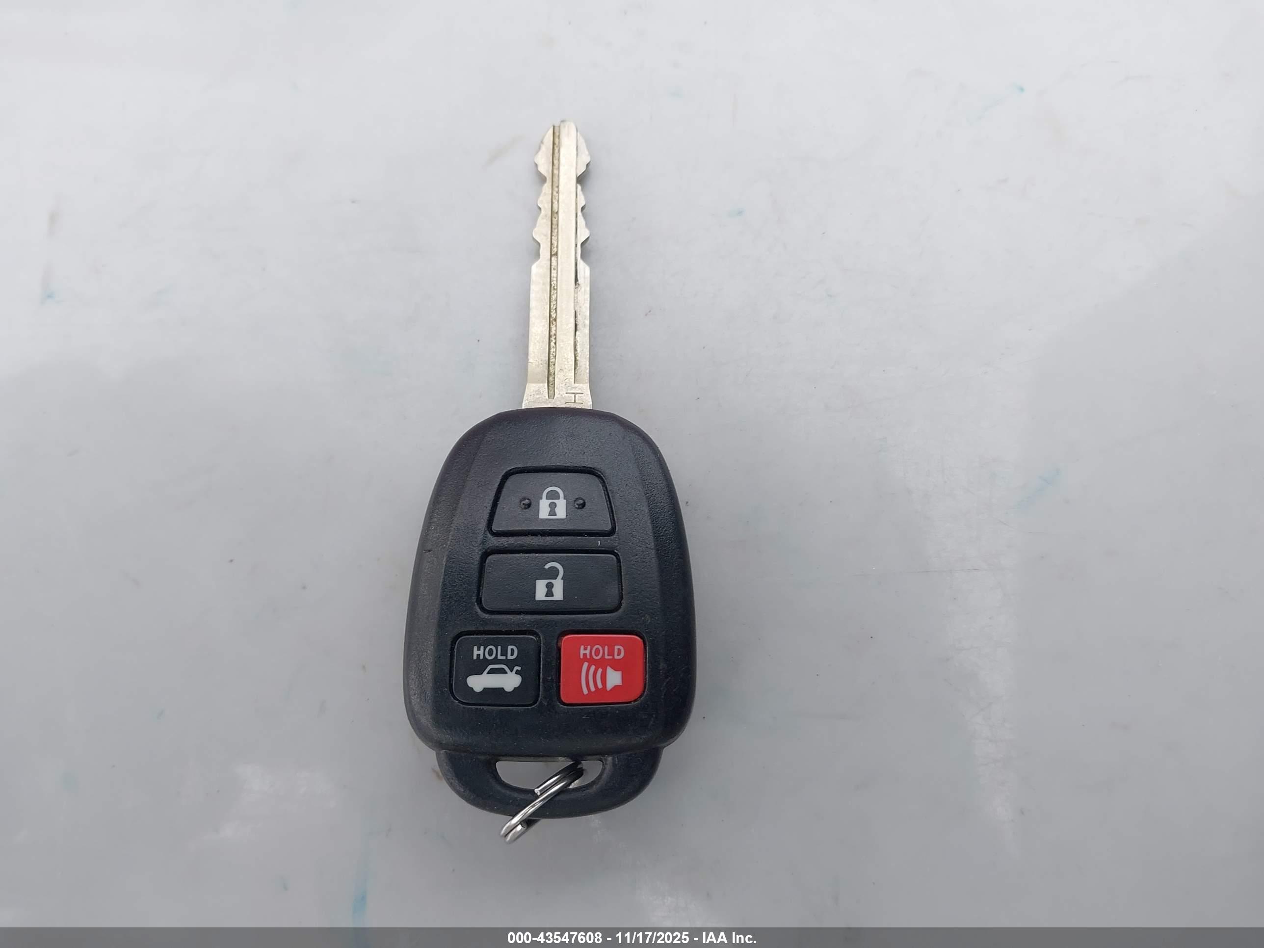 TOYOTA CAMRY image 11
