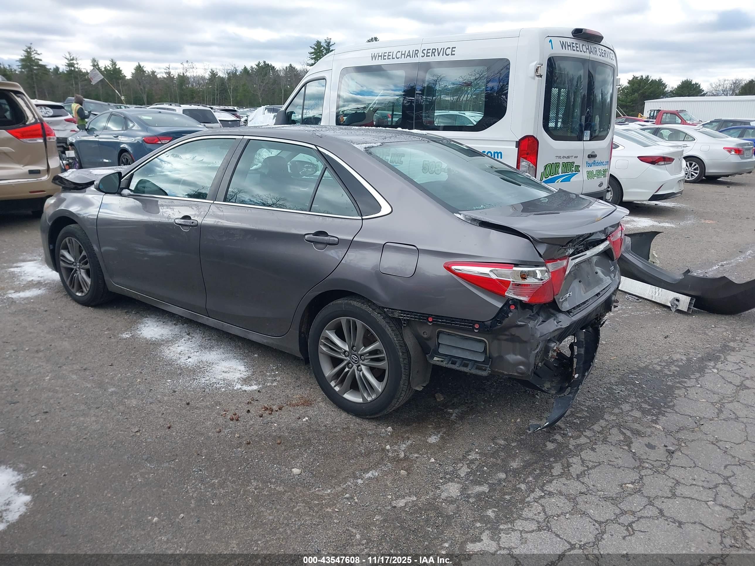 TOYOTA CAMRY image 3