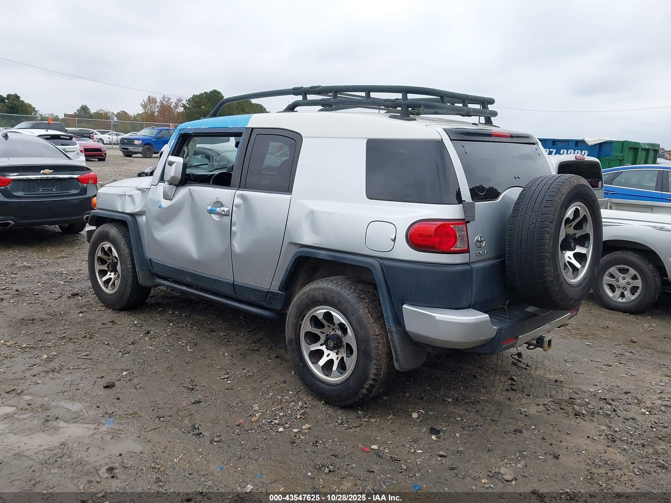 TOYOTA FJ image 3