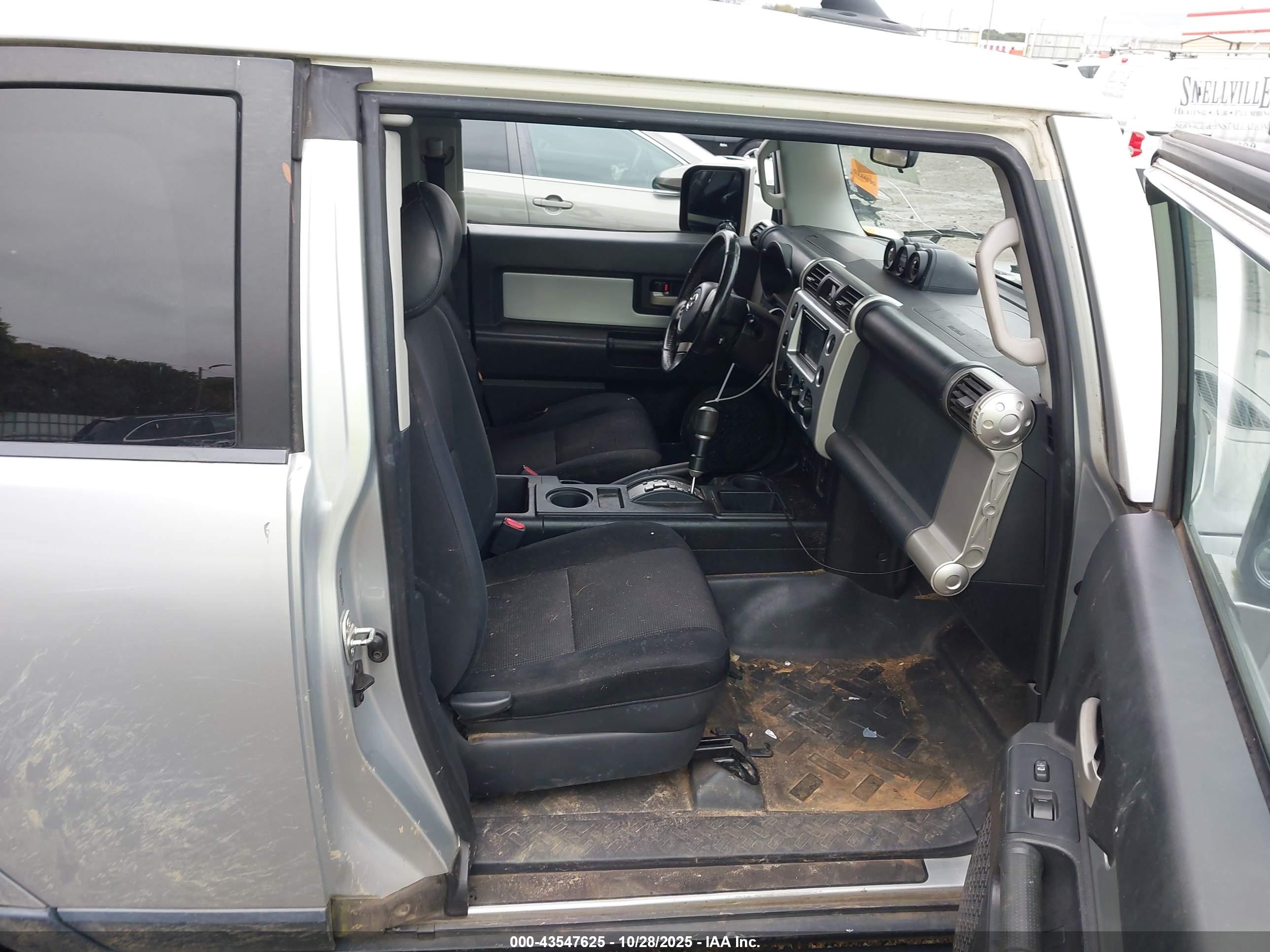TOYOTA FJ image 5