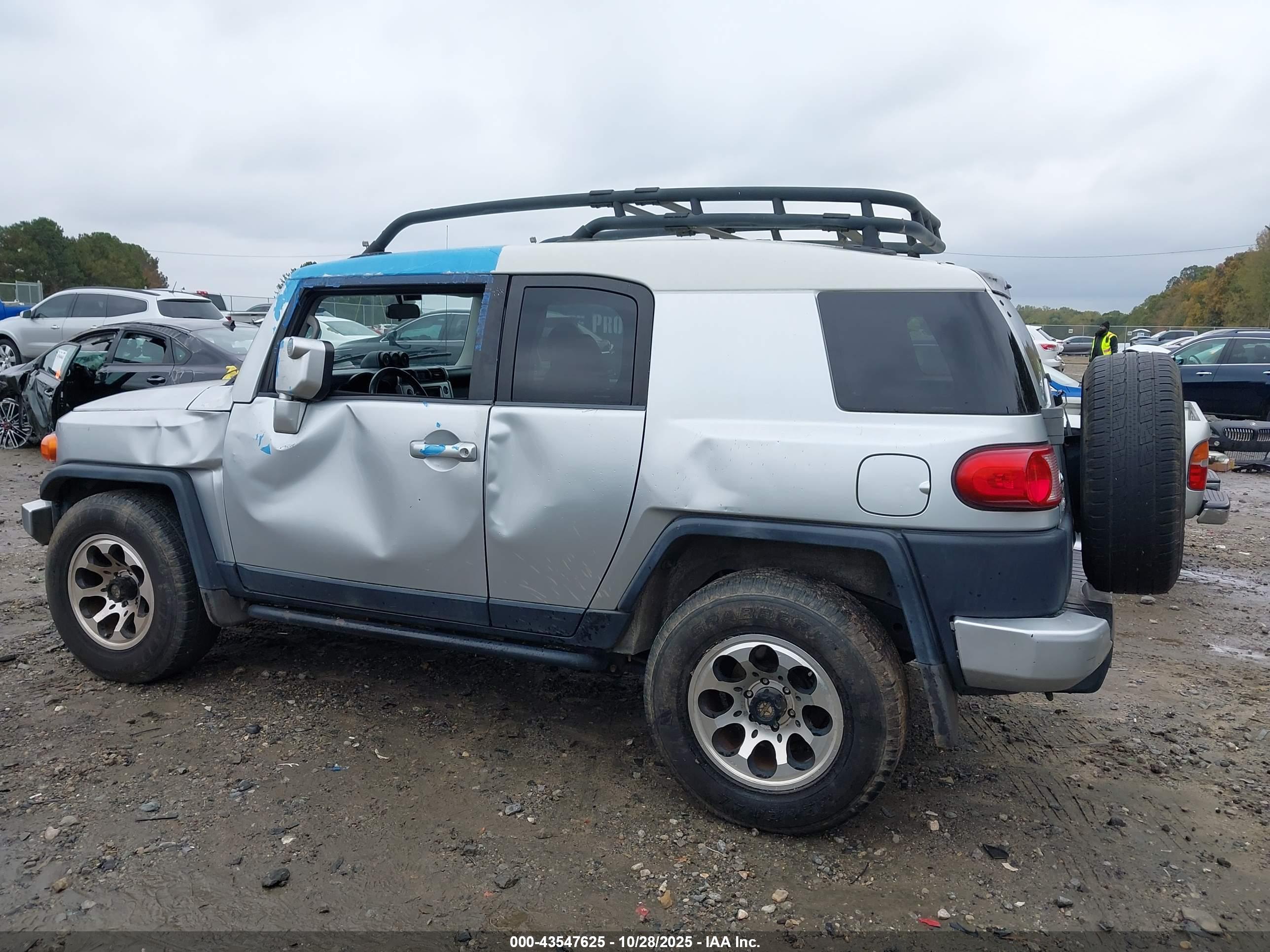 TOYOTA FJ image 6