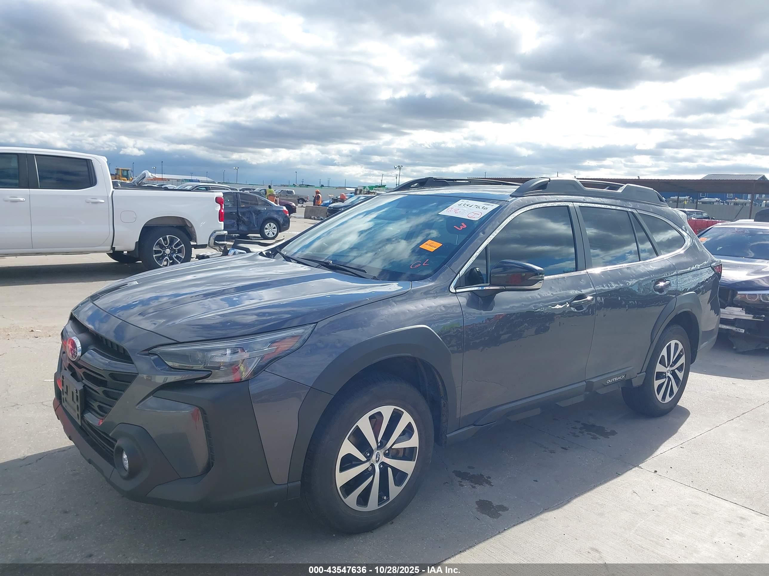 SUBARU OUTBACK image 2