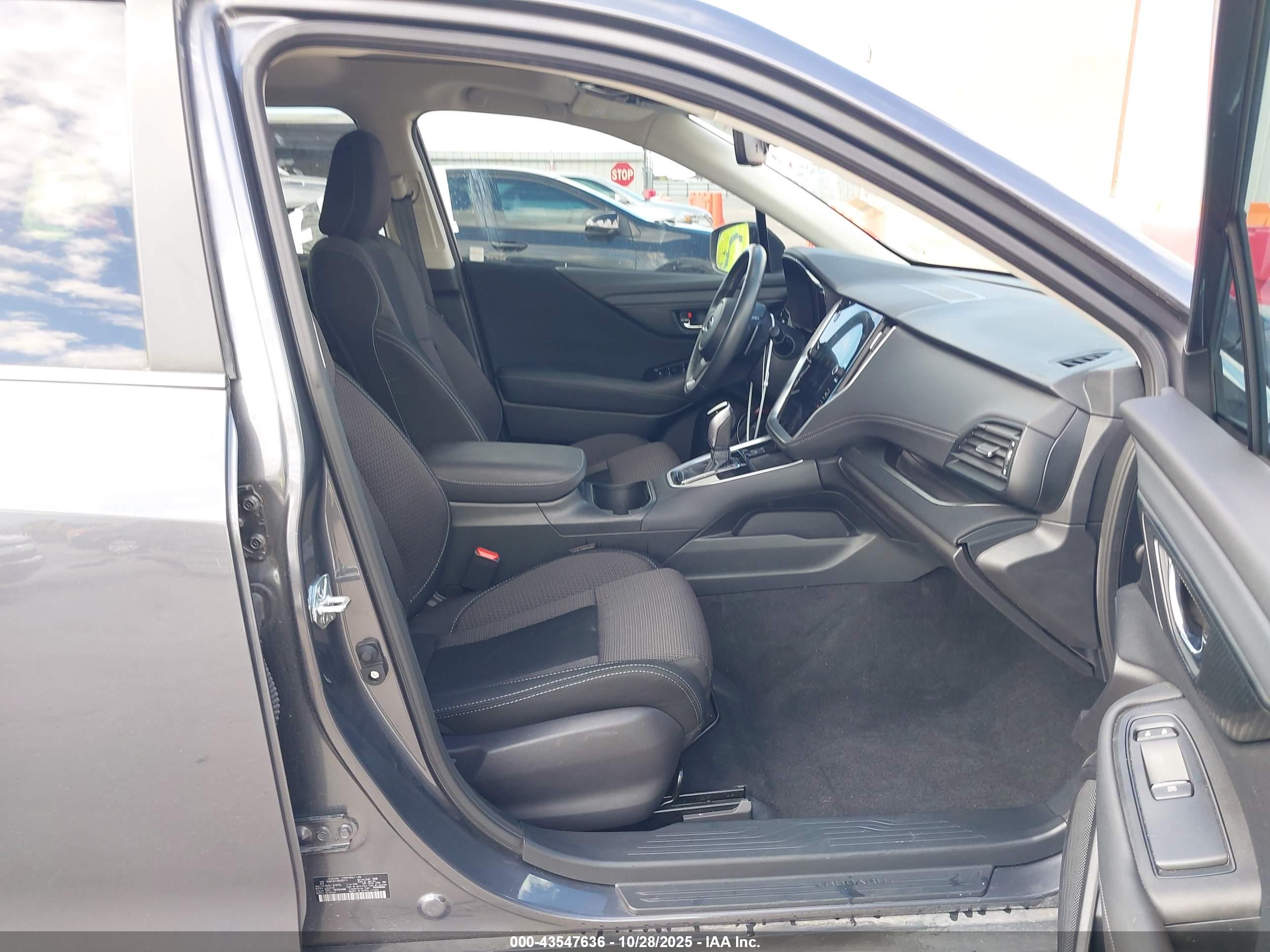 SUBARU OUTBACK image 5