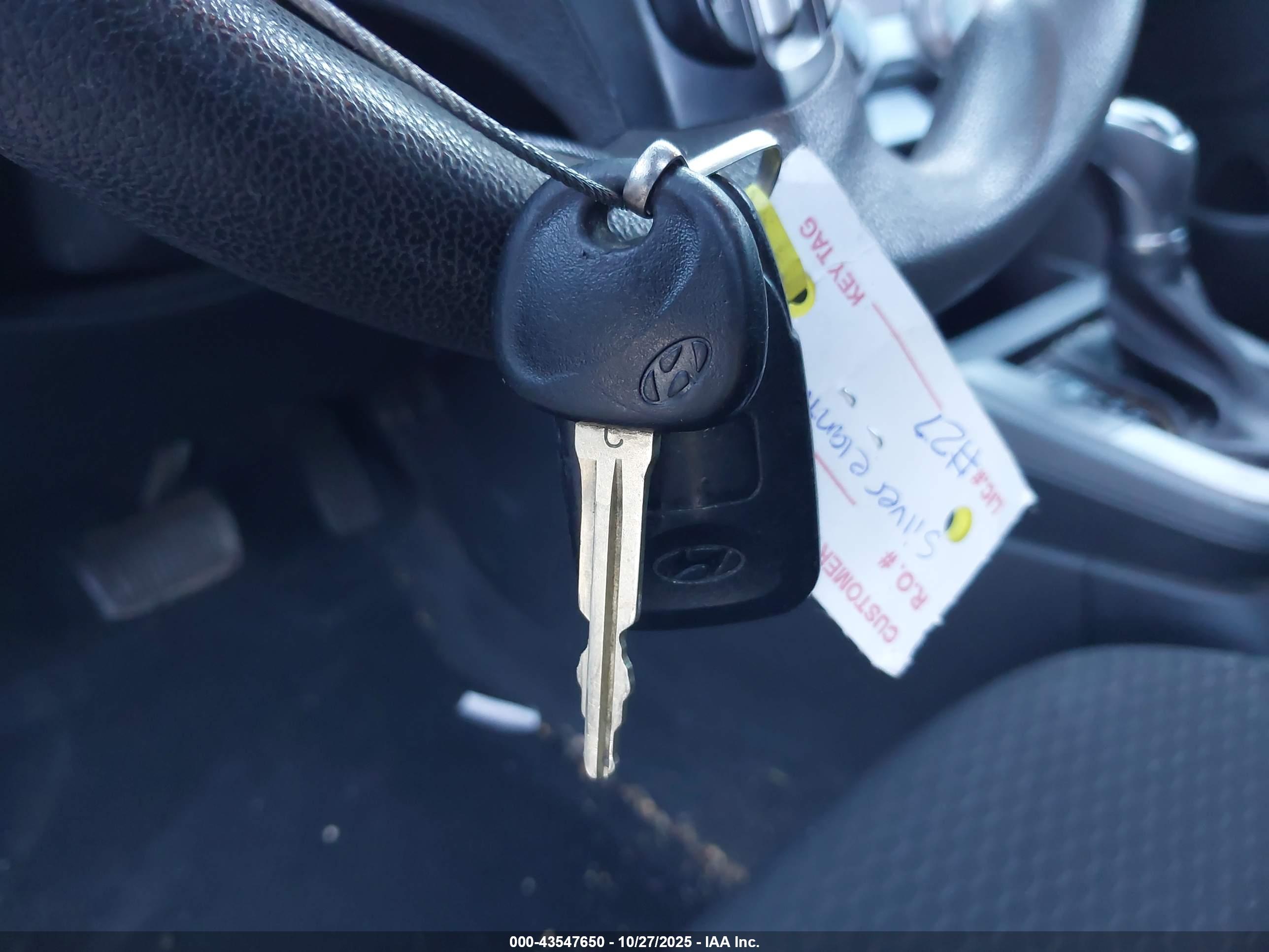 HYUNDAI ELANTRA image 11