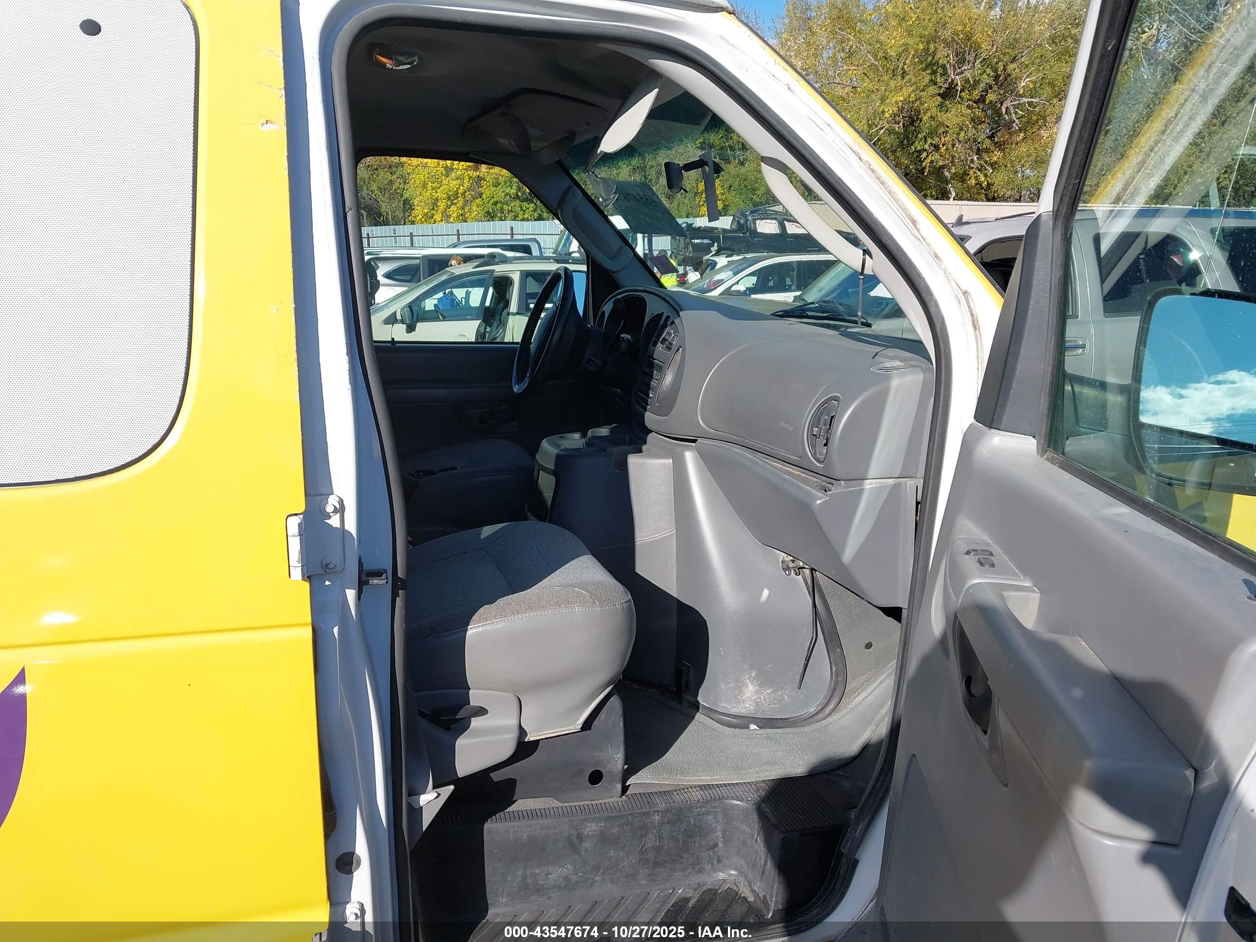 FORD E-350 image 5