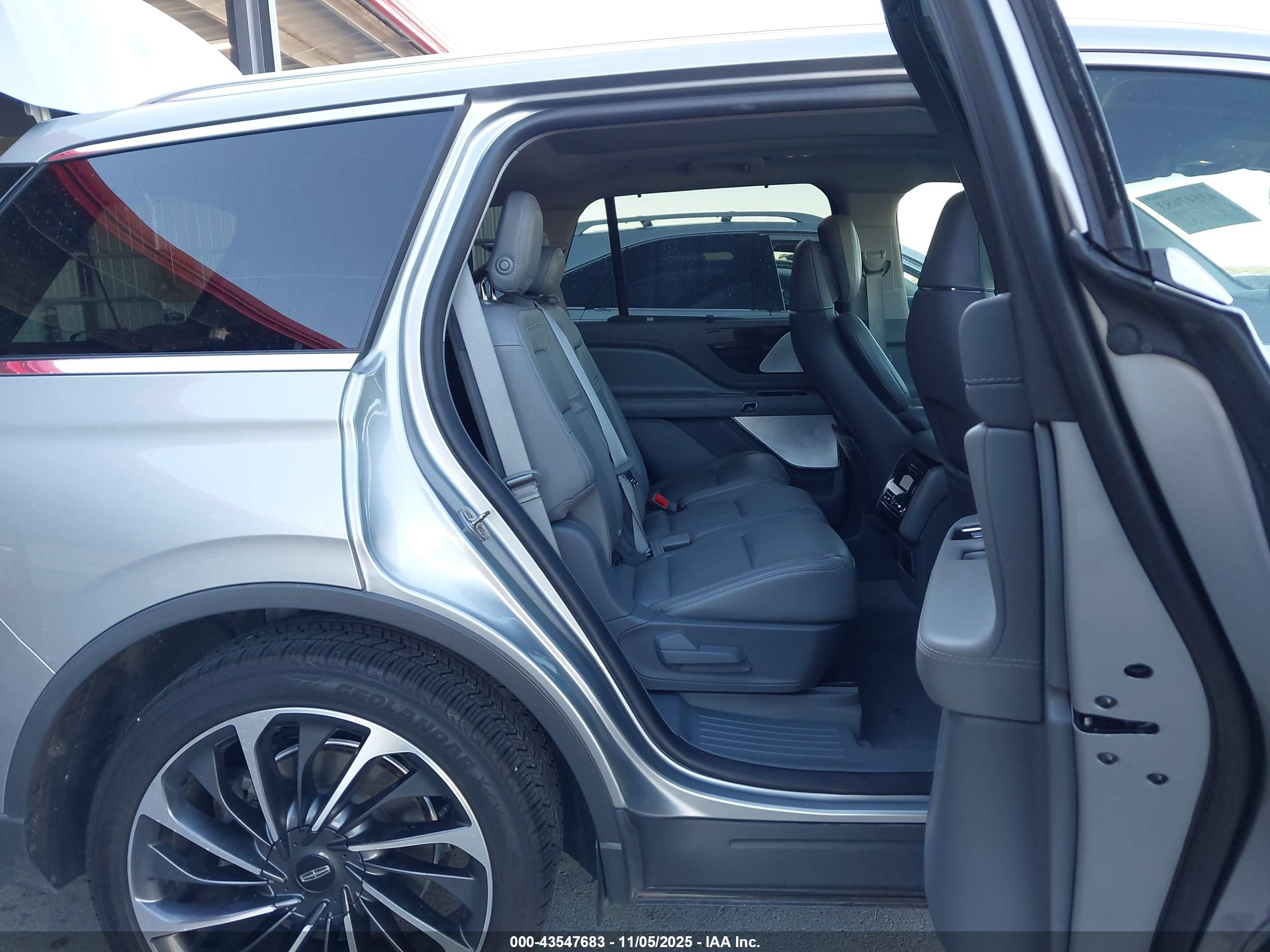 LINCOLN AVIATOR image 8