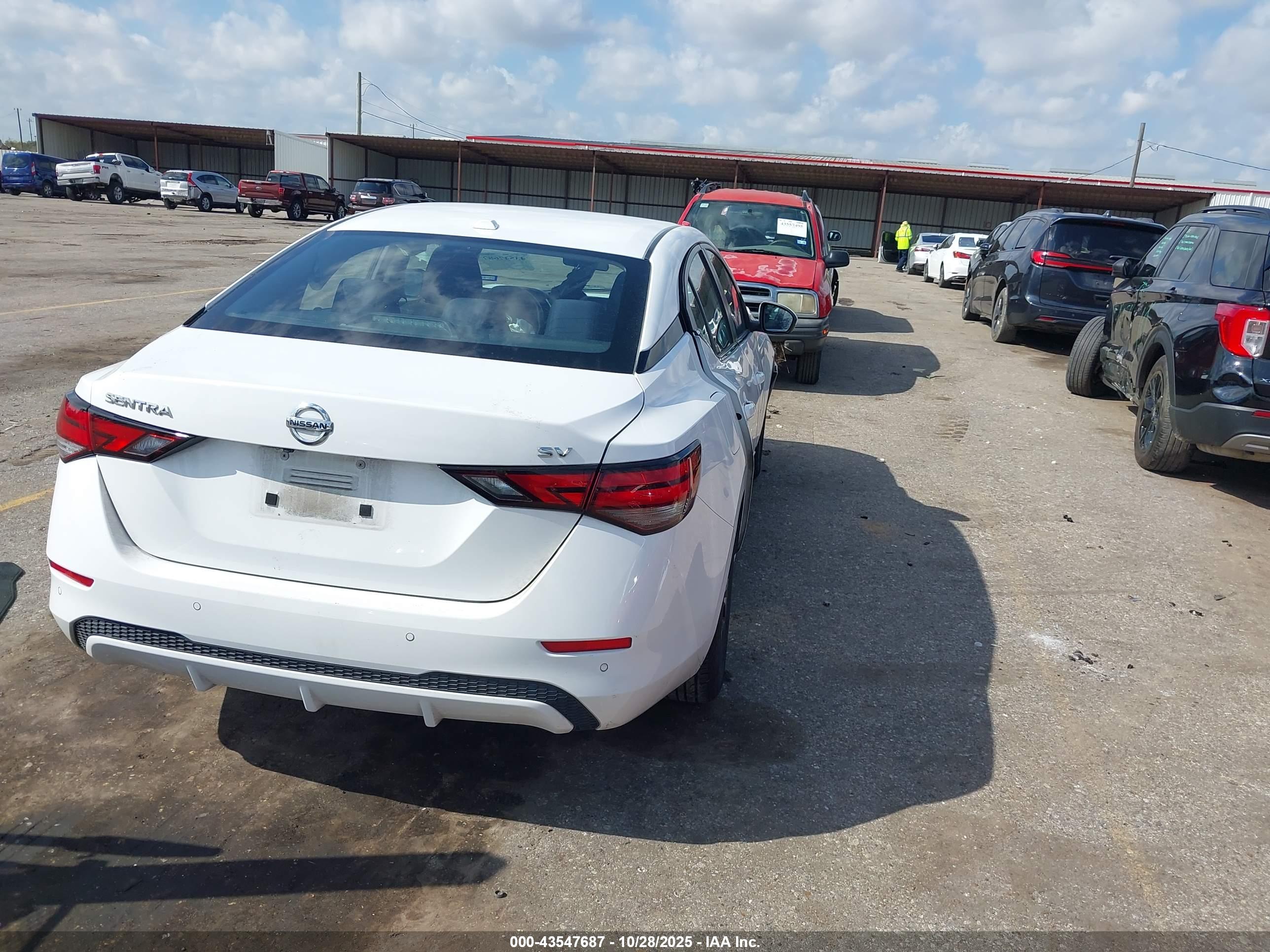NISSAN SENTRA image 4