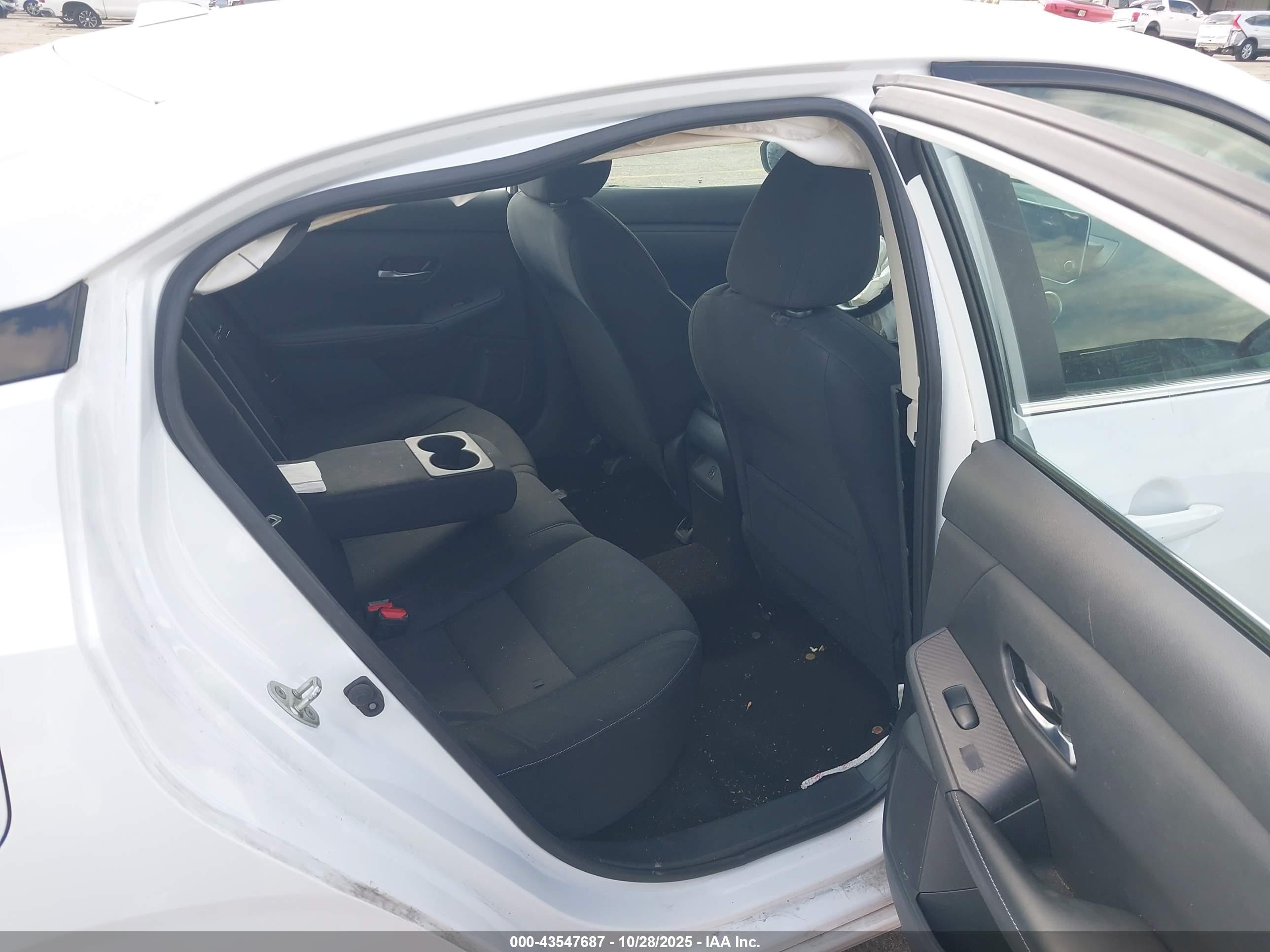 NISSAN SENTRA image 8