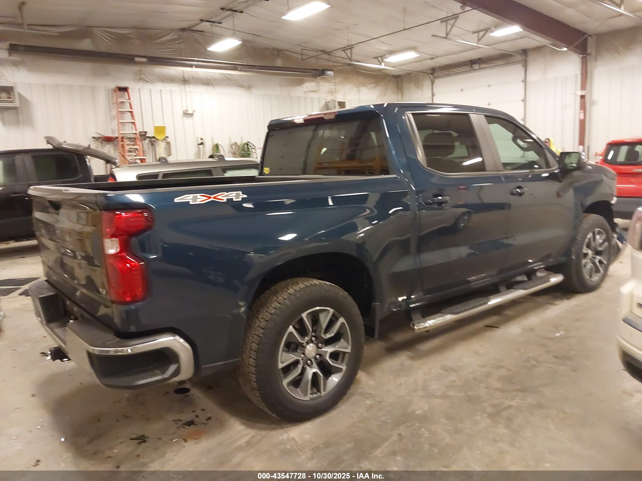 CHEVROLET SILVERADO image 4
