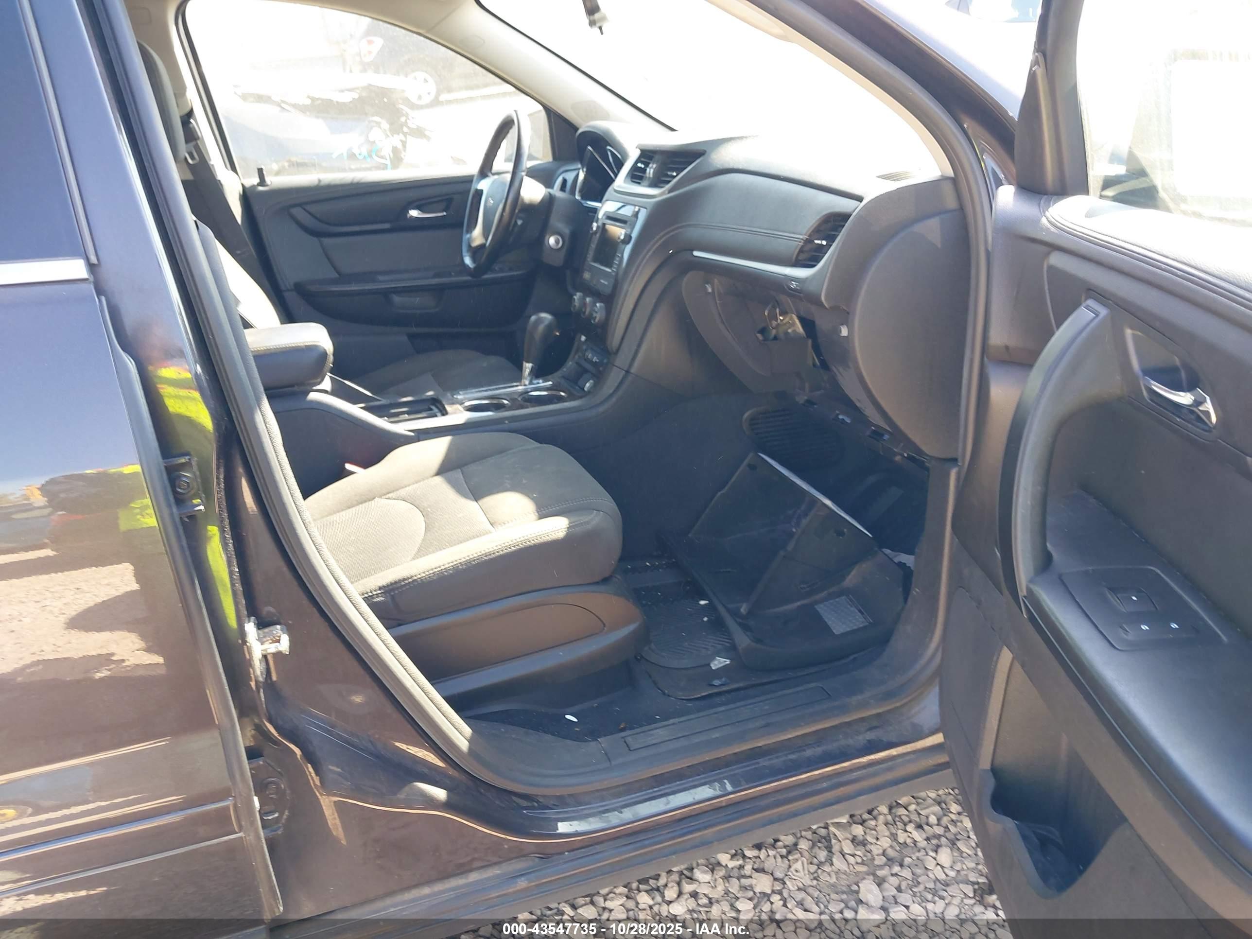 CHEVROLET TRAVERSE image 5