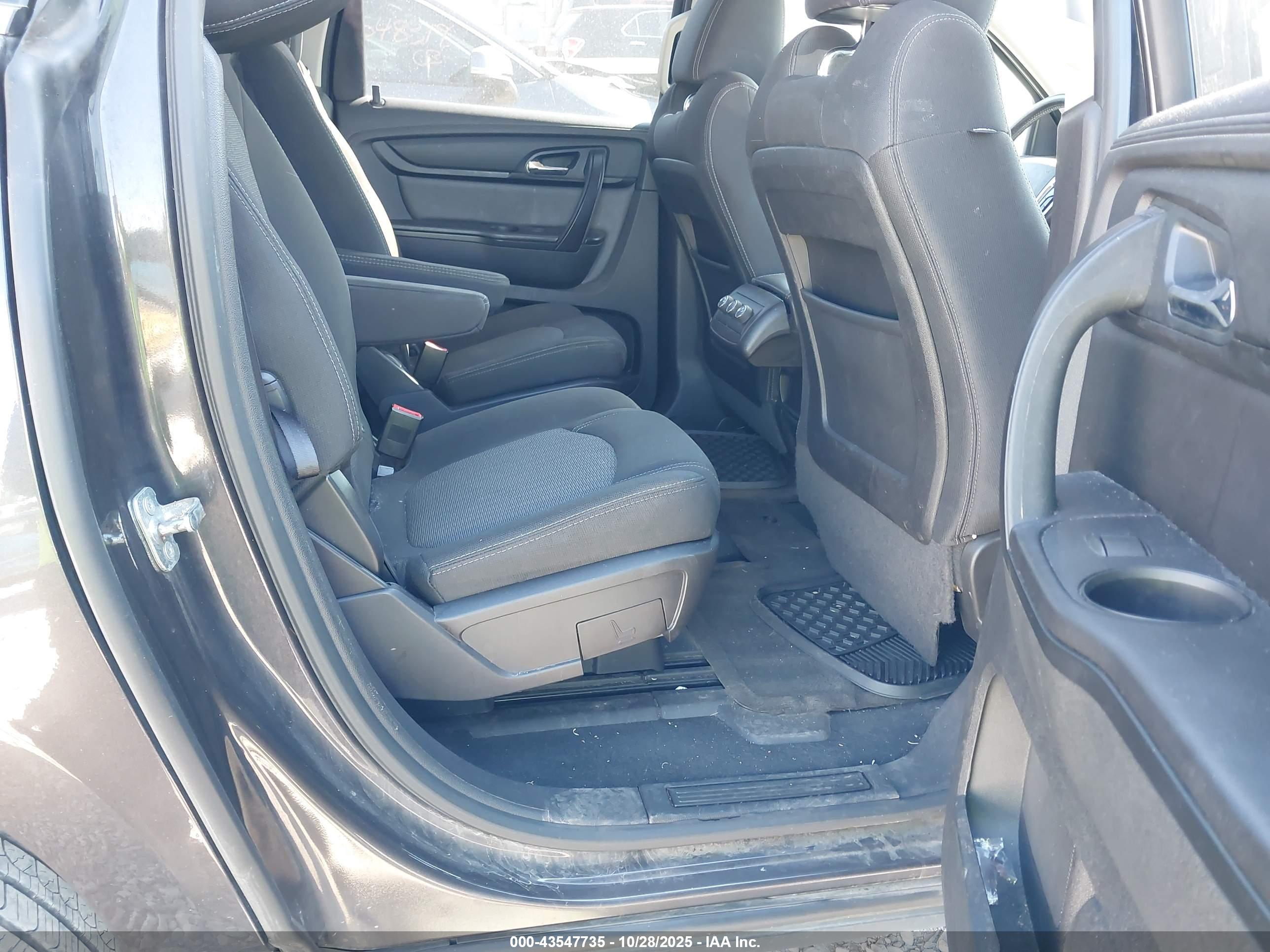 CHEVROLET TRAVERSE image 8