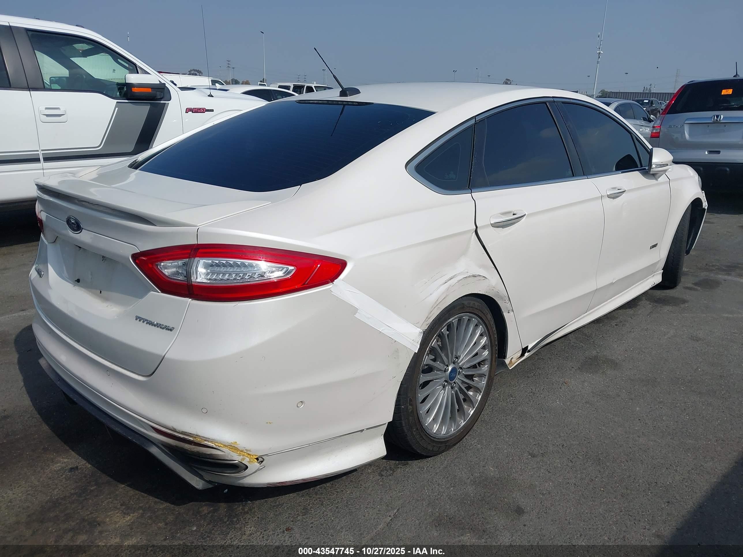 FORD FUSION image 4