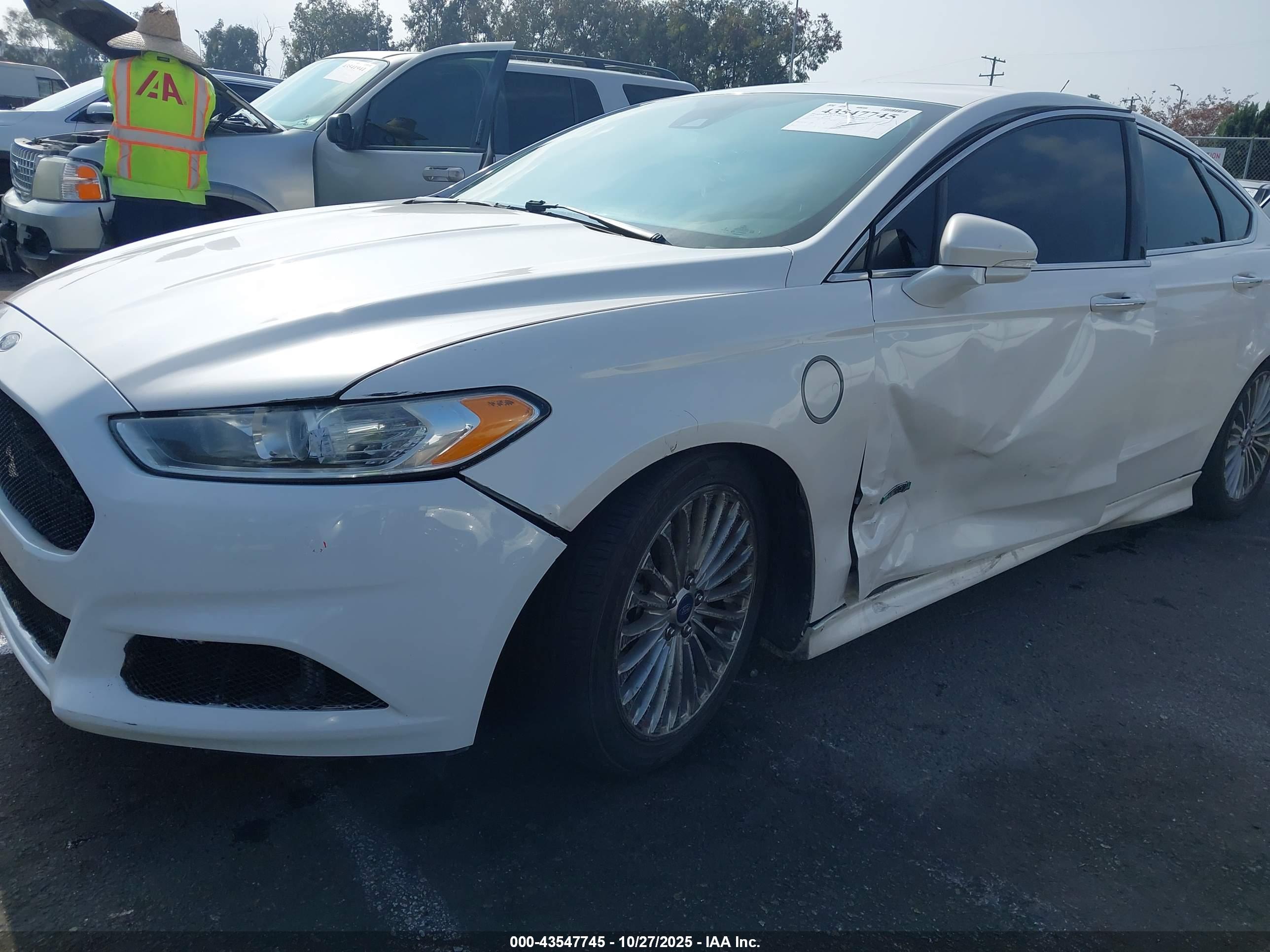 FORD FUSION image 6
