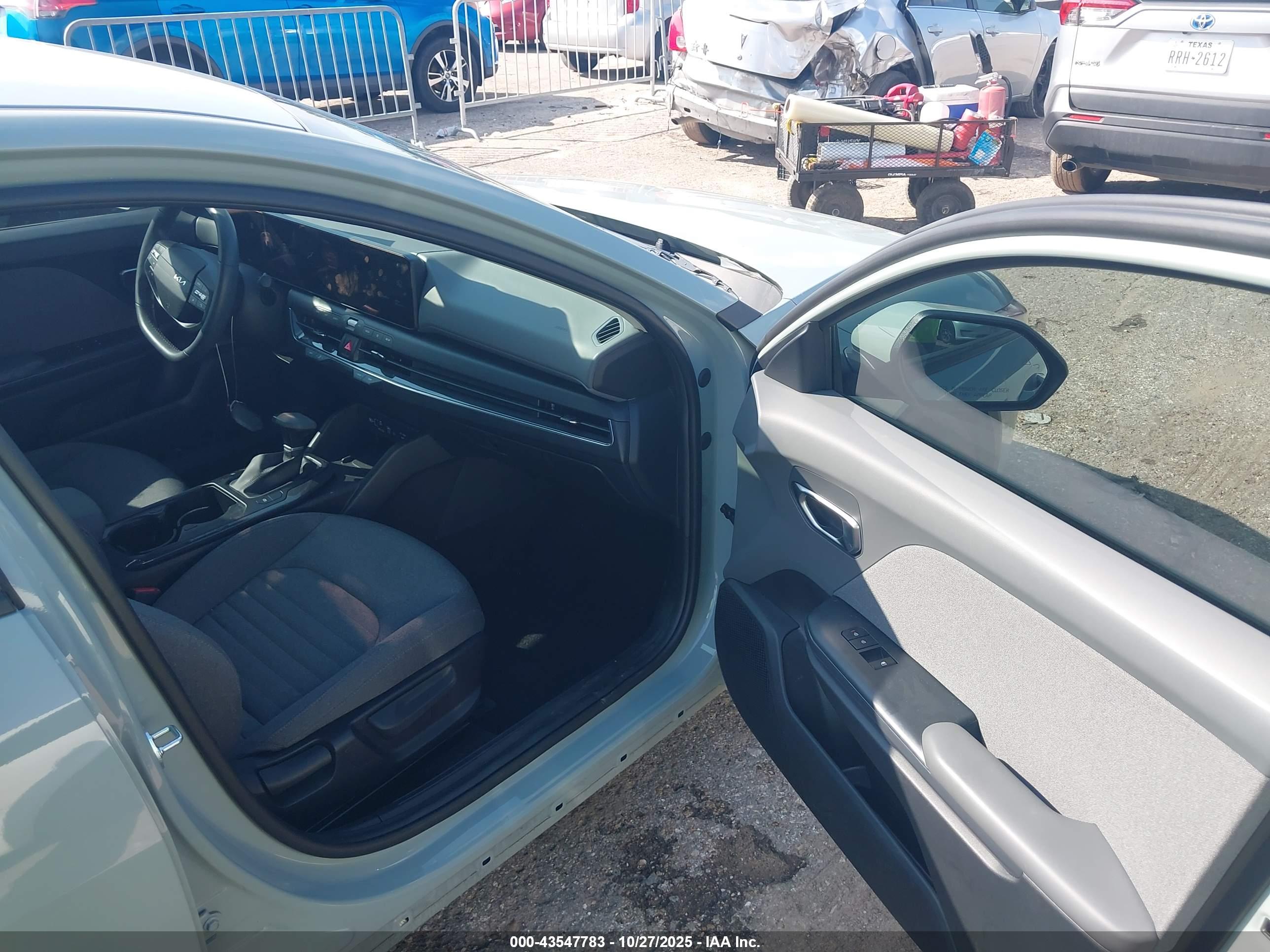 KIA K4 image 5