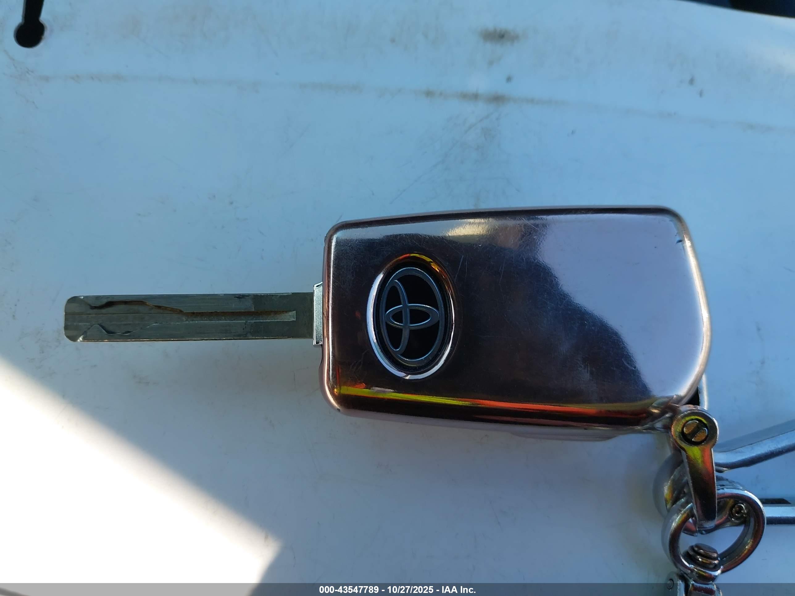 TOYOTA CAMRY image 11