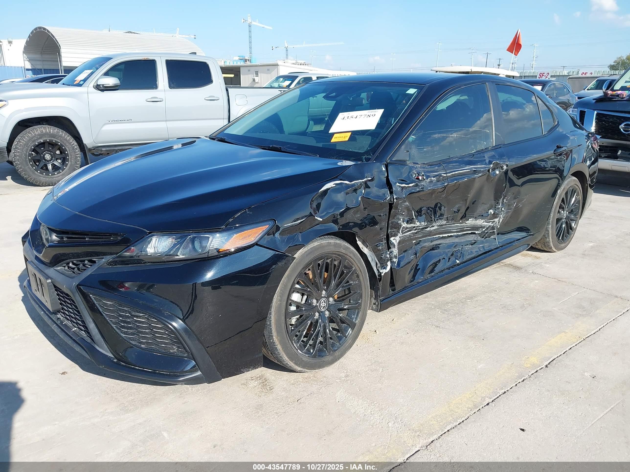 TOYOTA CAMRY image 2
