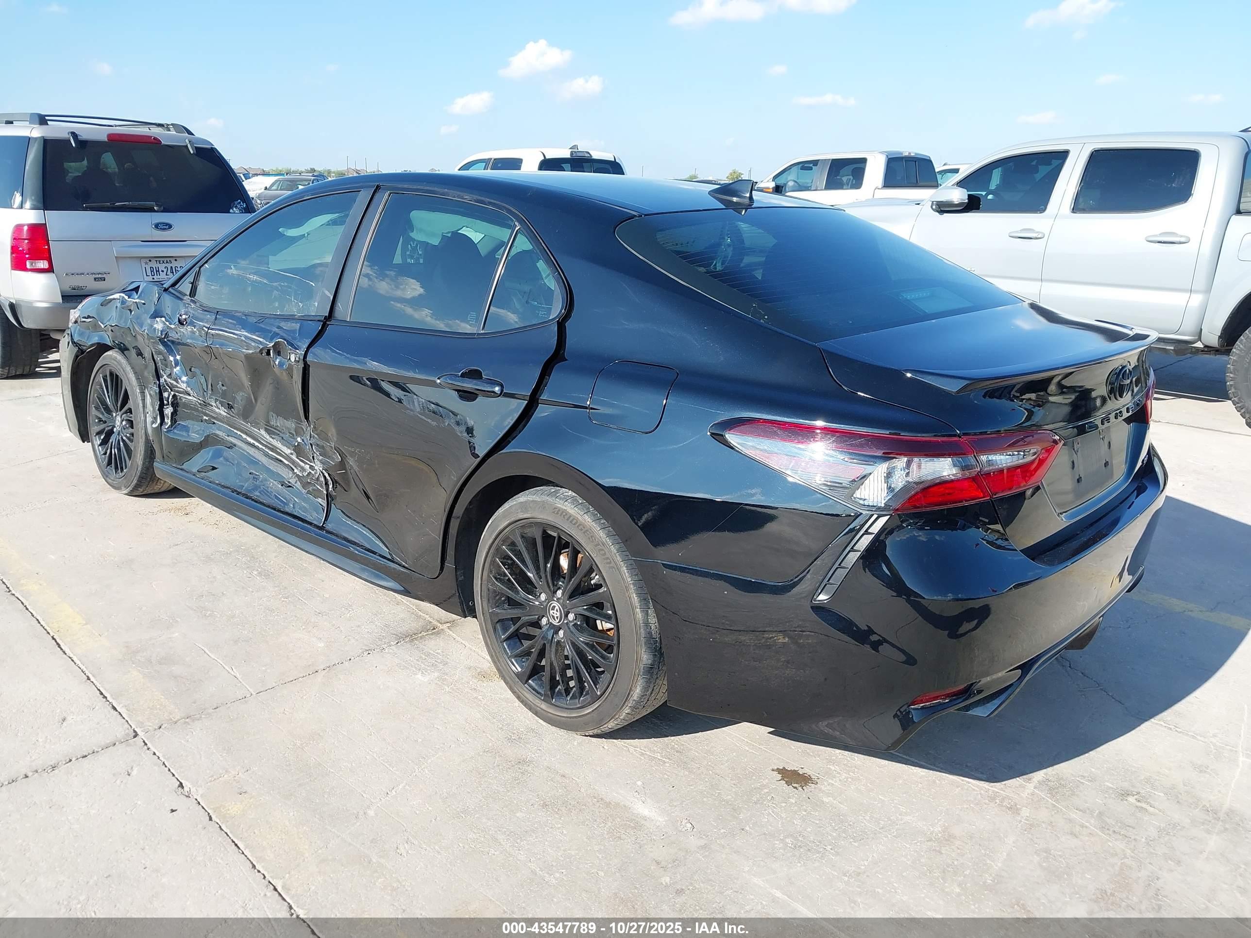 TOYOTA CAMRY image 3