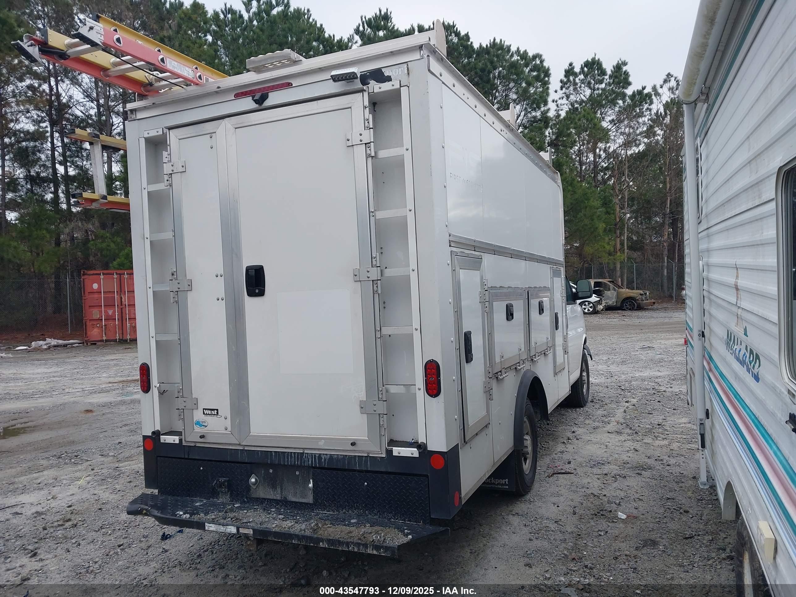 CHEVROLET EXPRESS image 4