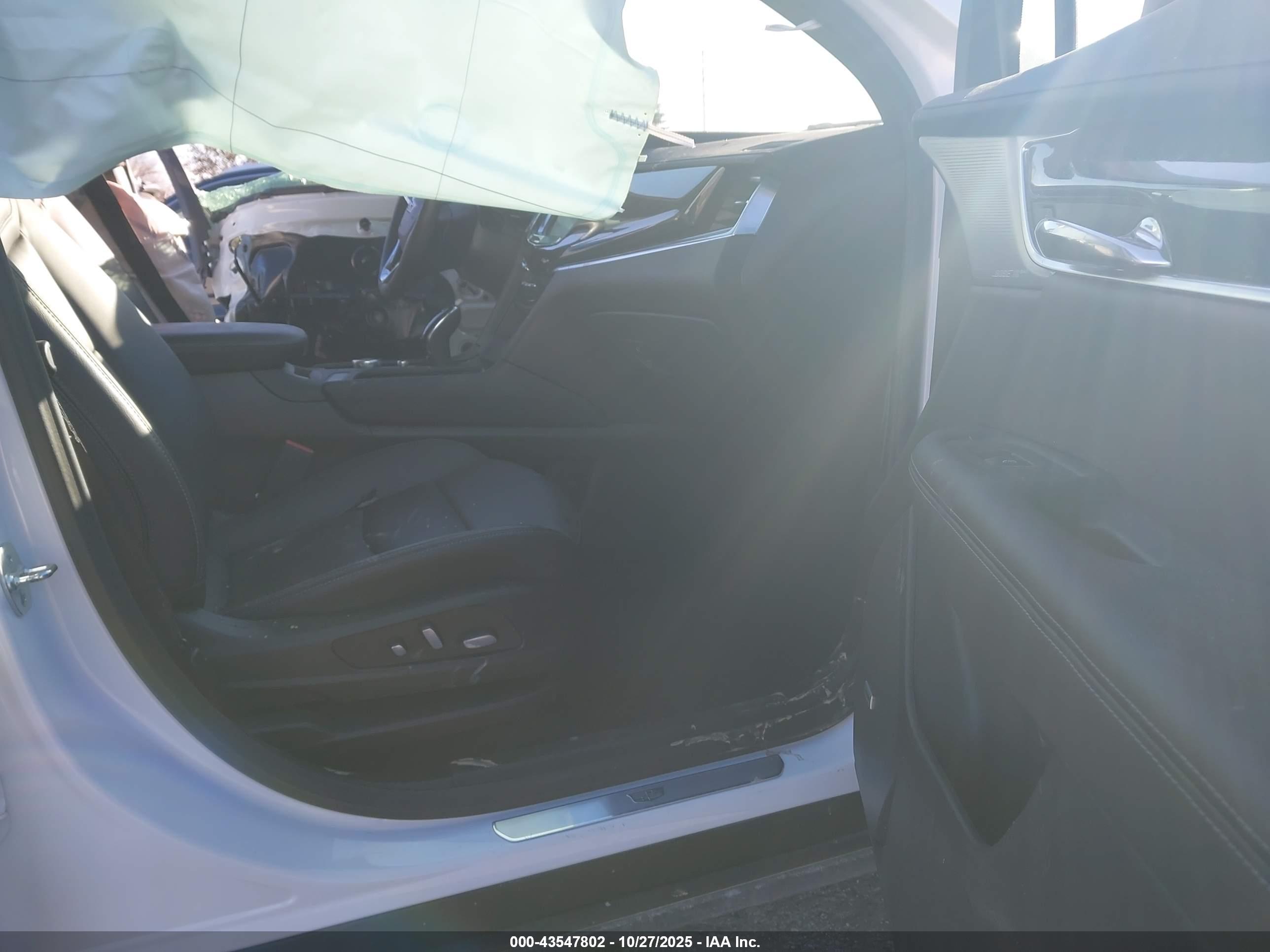 CADILLAC XT6 image 5