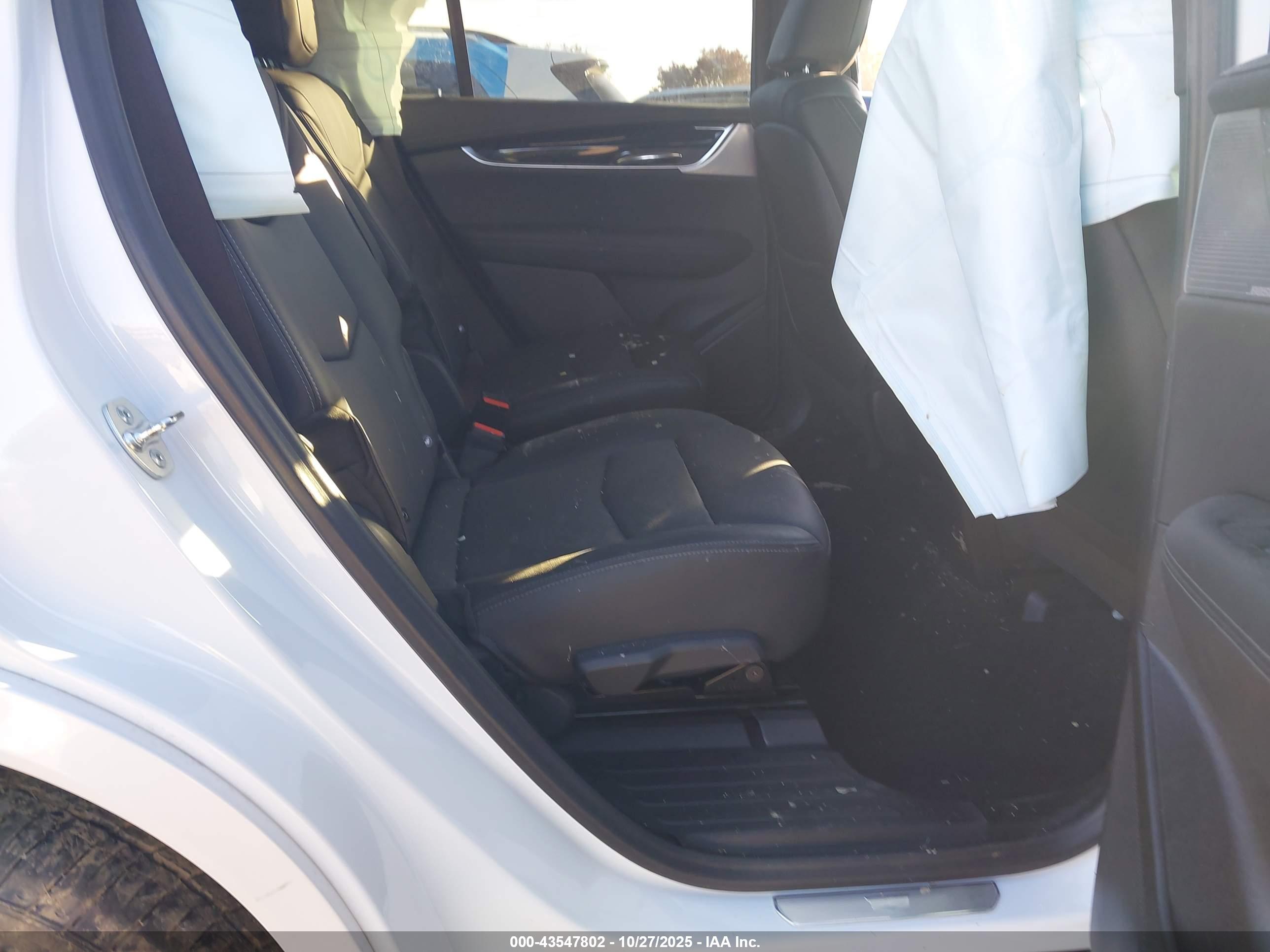 CADILLAC XT6 image 8