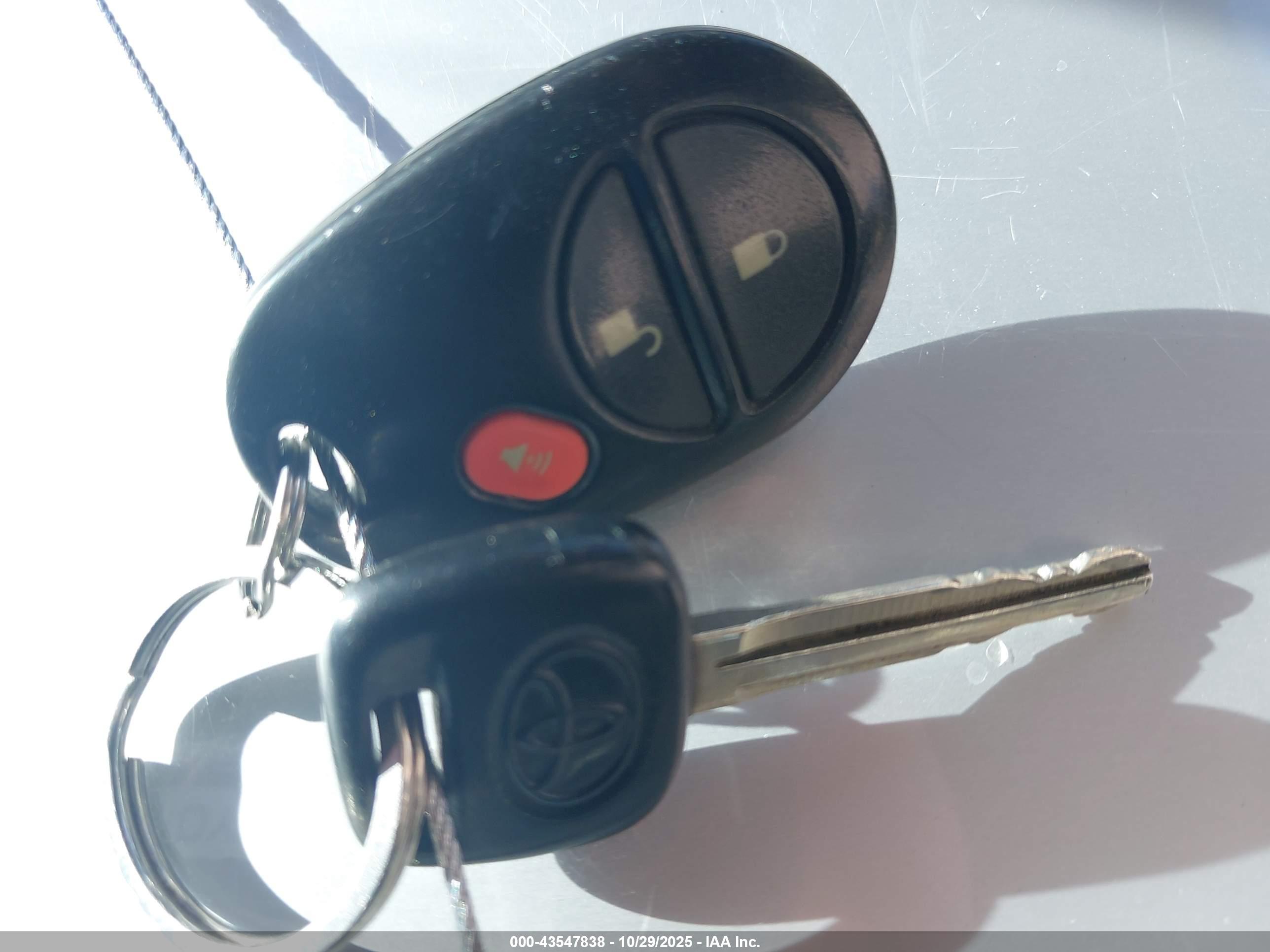 TOYOTA SIENNA image 11