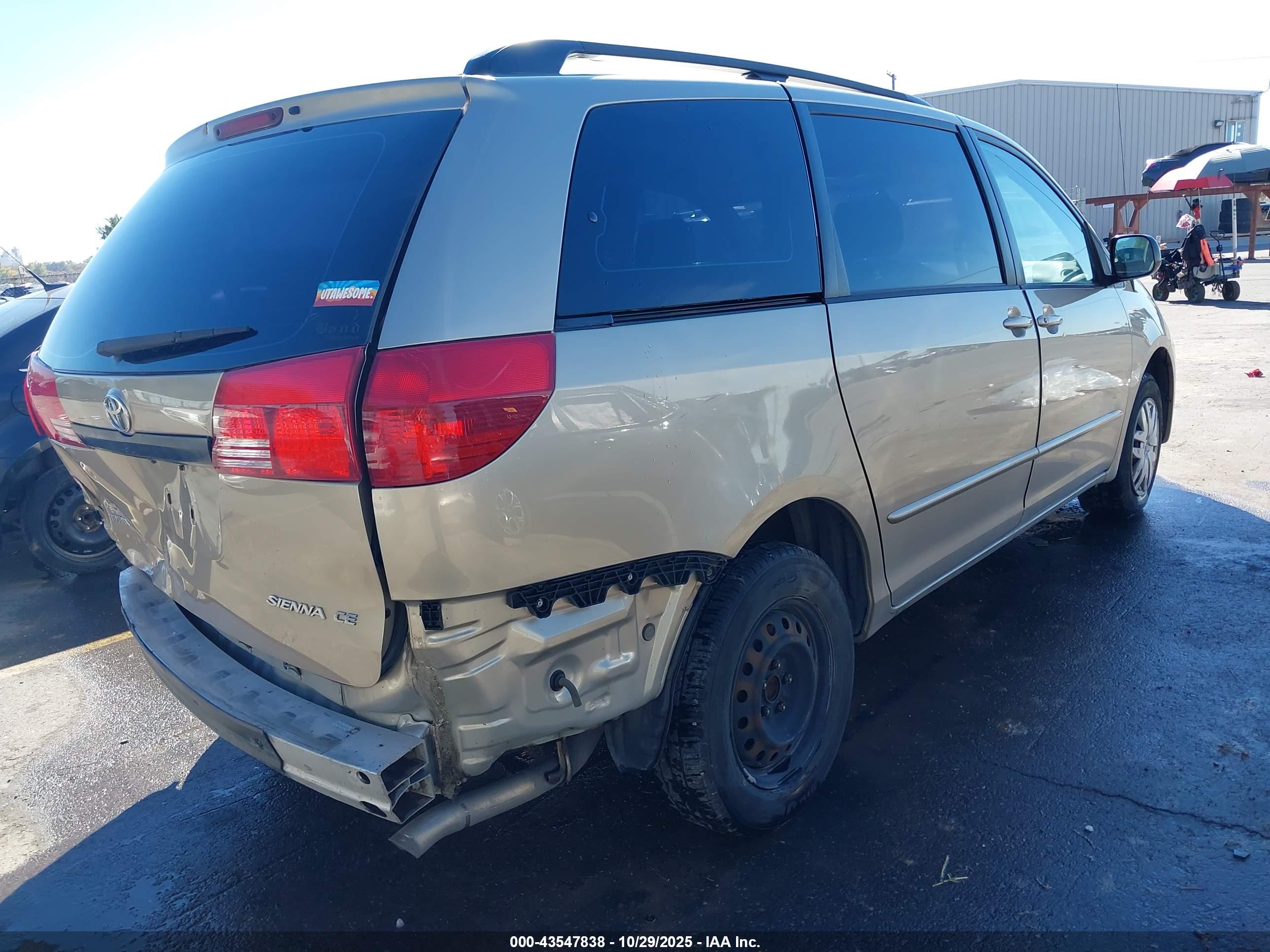 TOYOTA SIENNA image 4