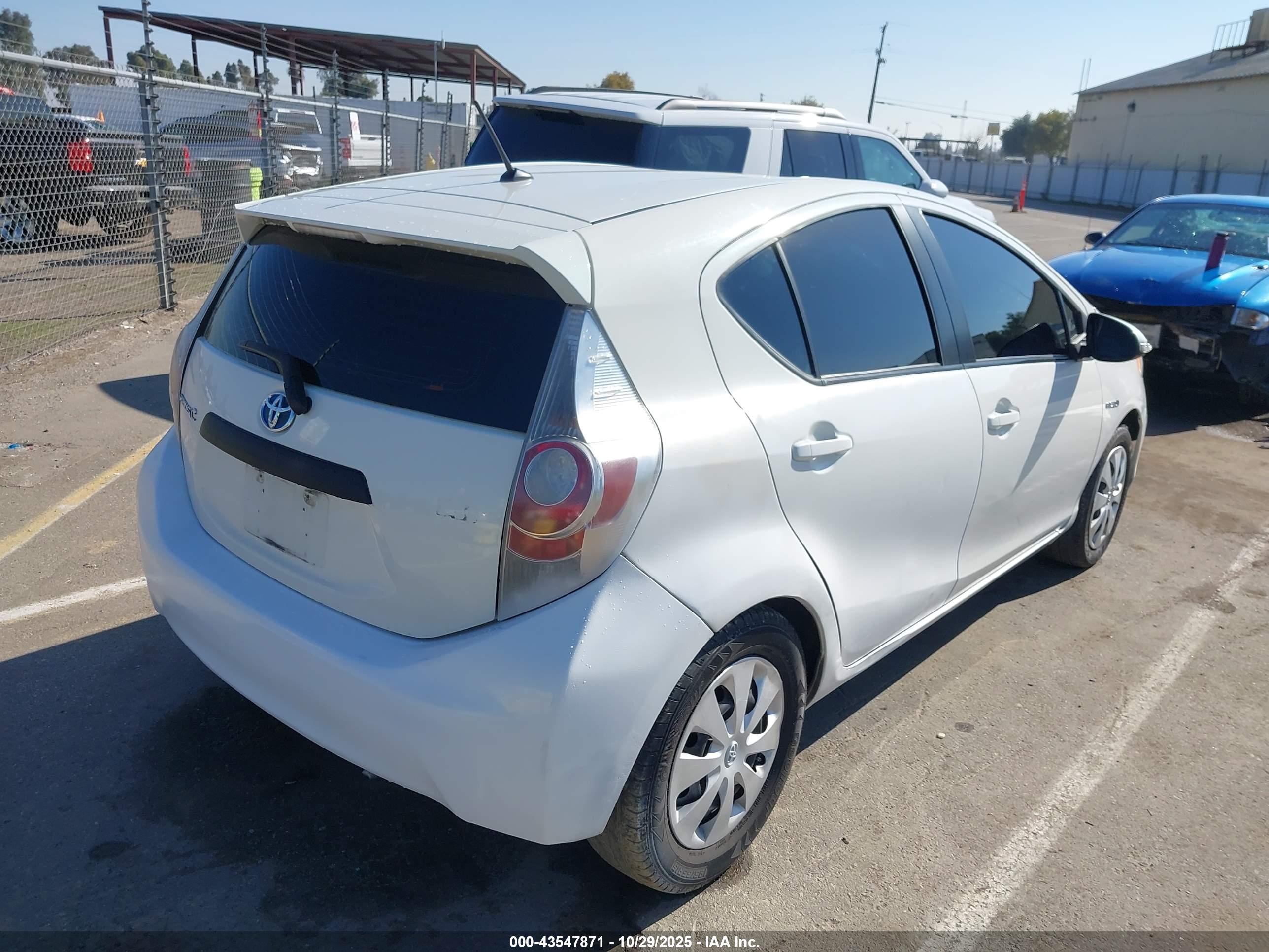 TOYOTA PRIUS image 4