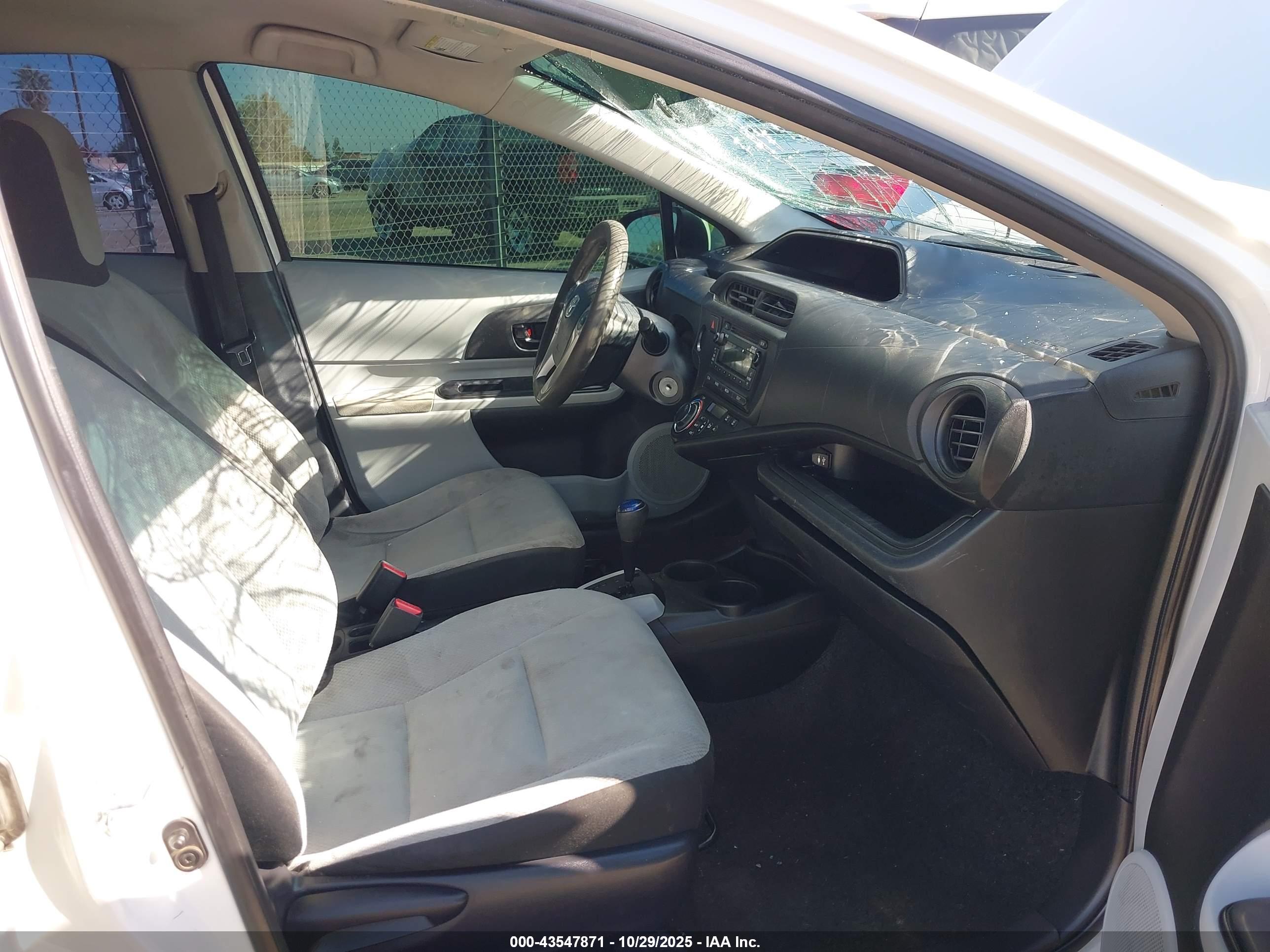 TOYOTA PRIUS image 5