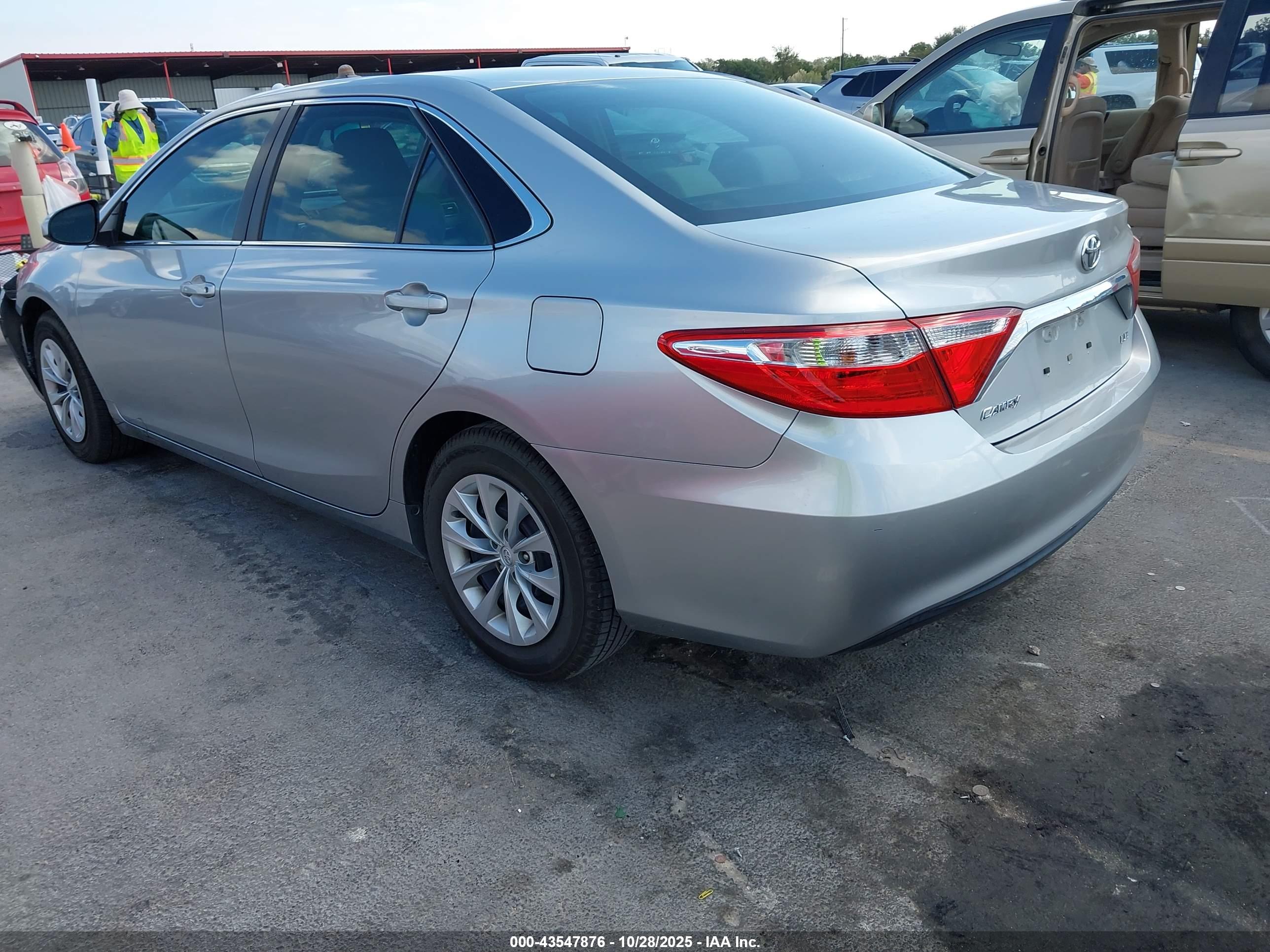 TOYOTA CAMRY image 3