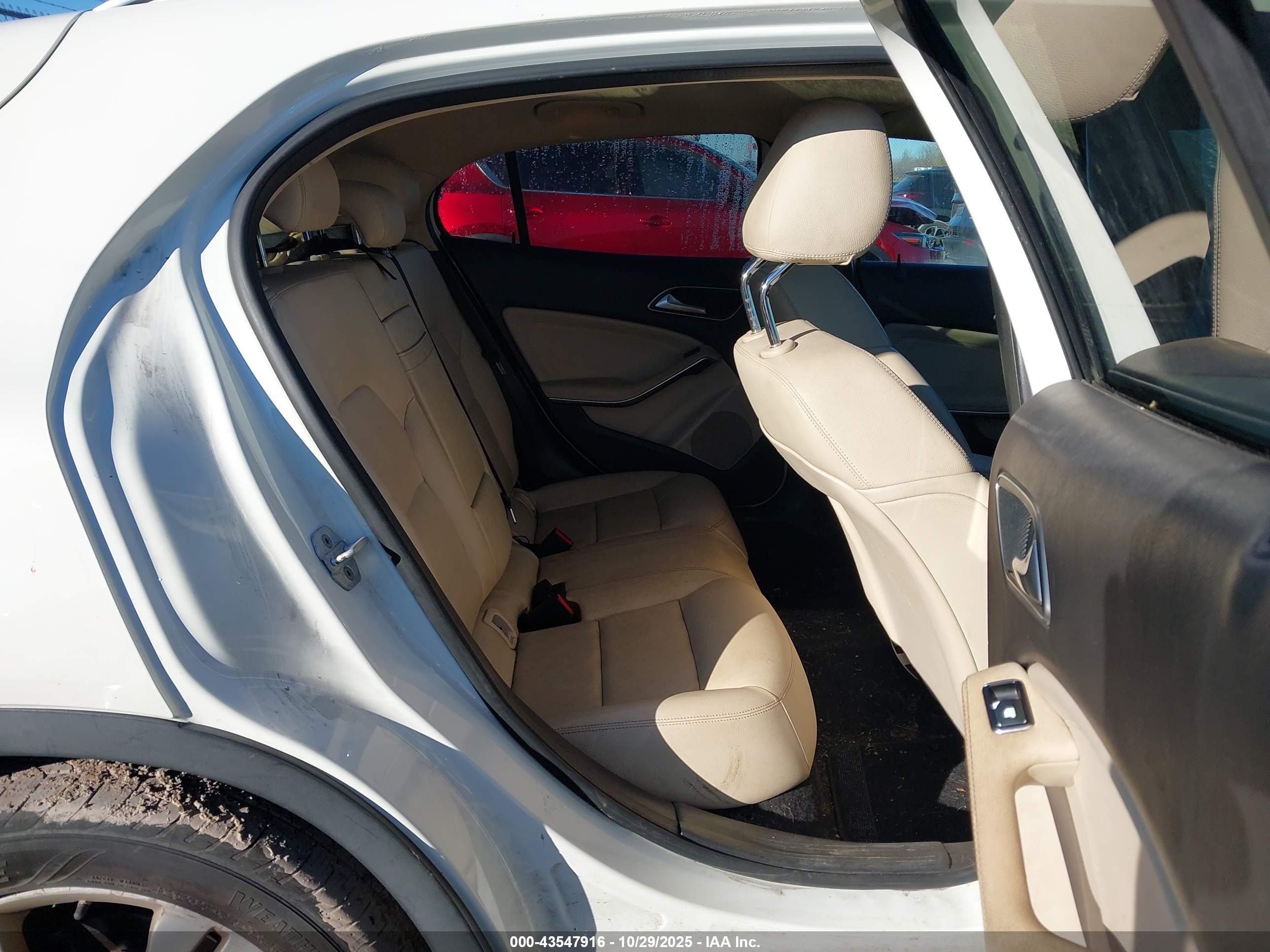 MERCEDES-BENZ GLA image 8