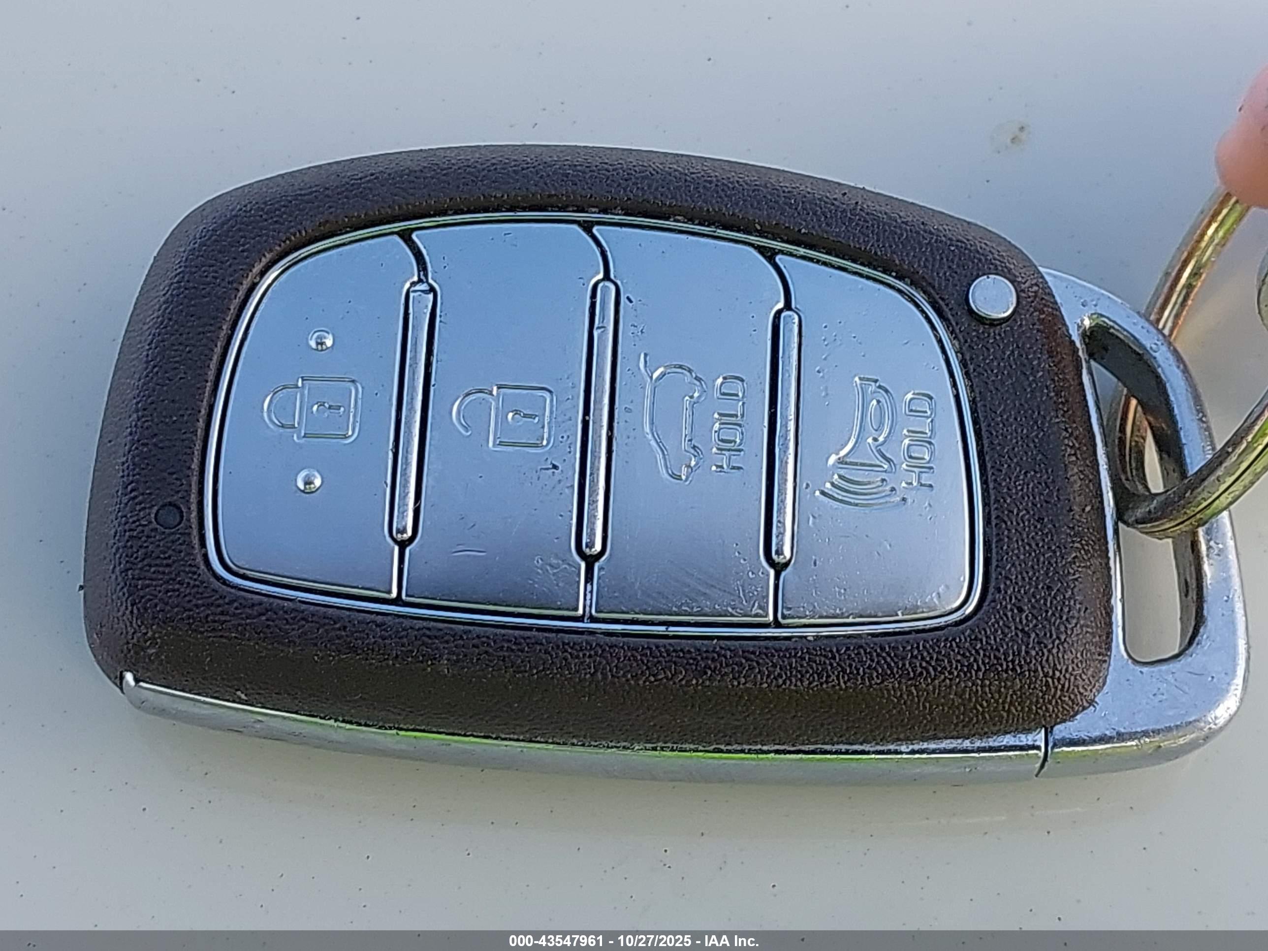 HYUNDAI TUCSON image 11