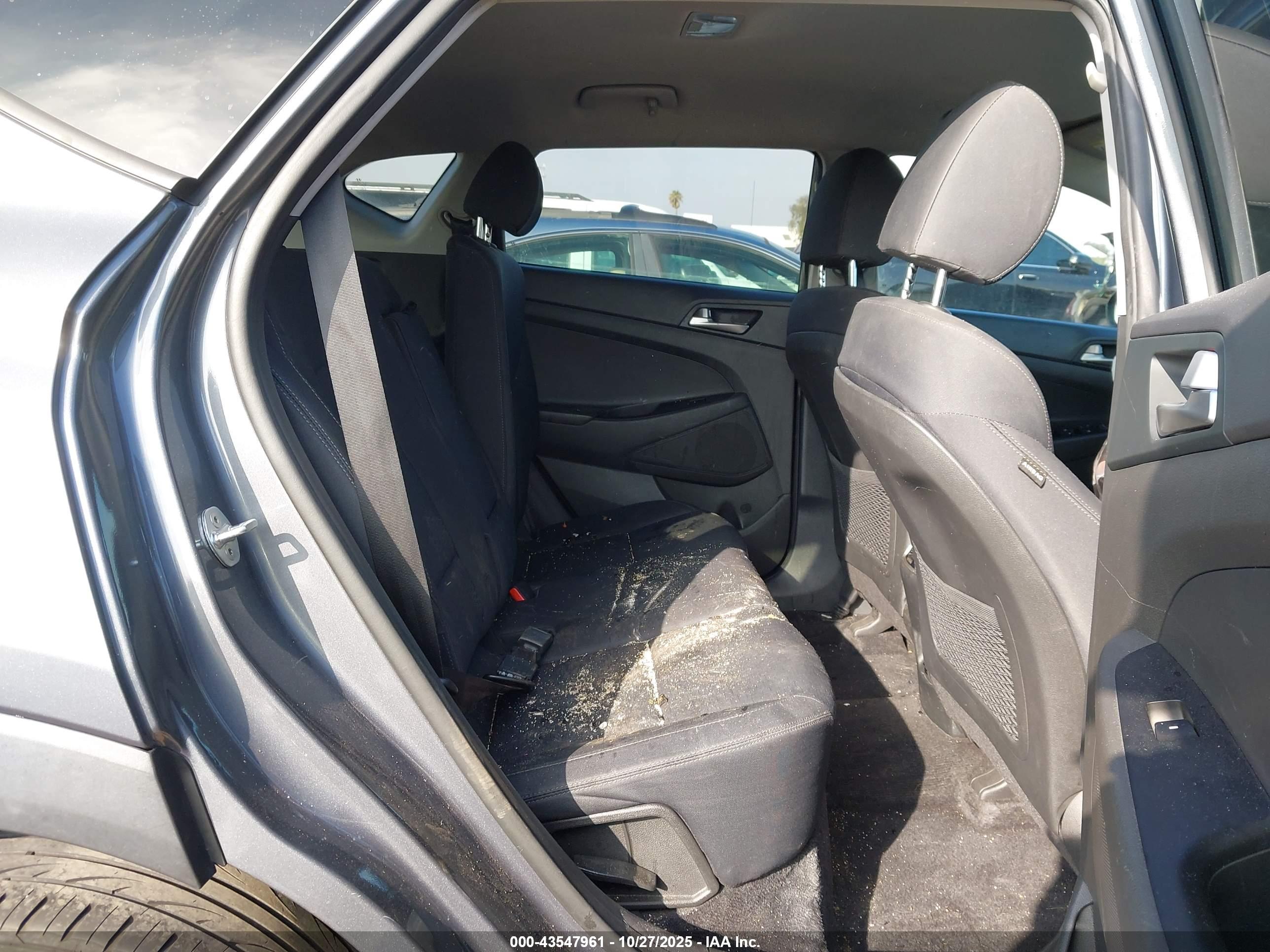 HYUNDAI TUCSON image 8