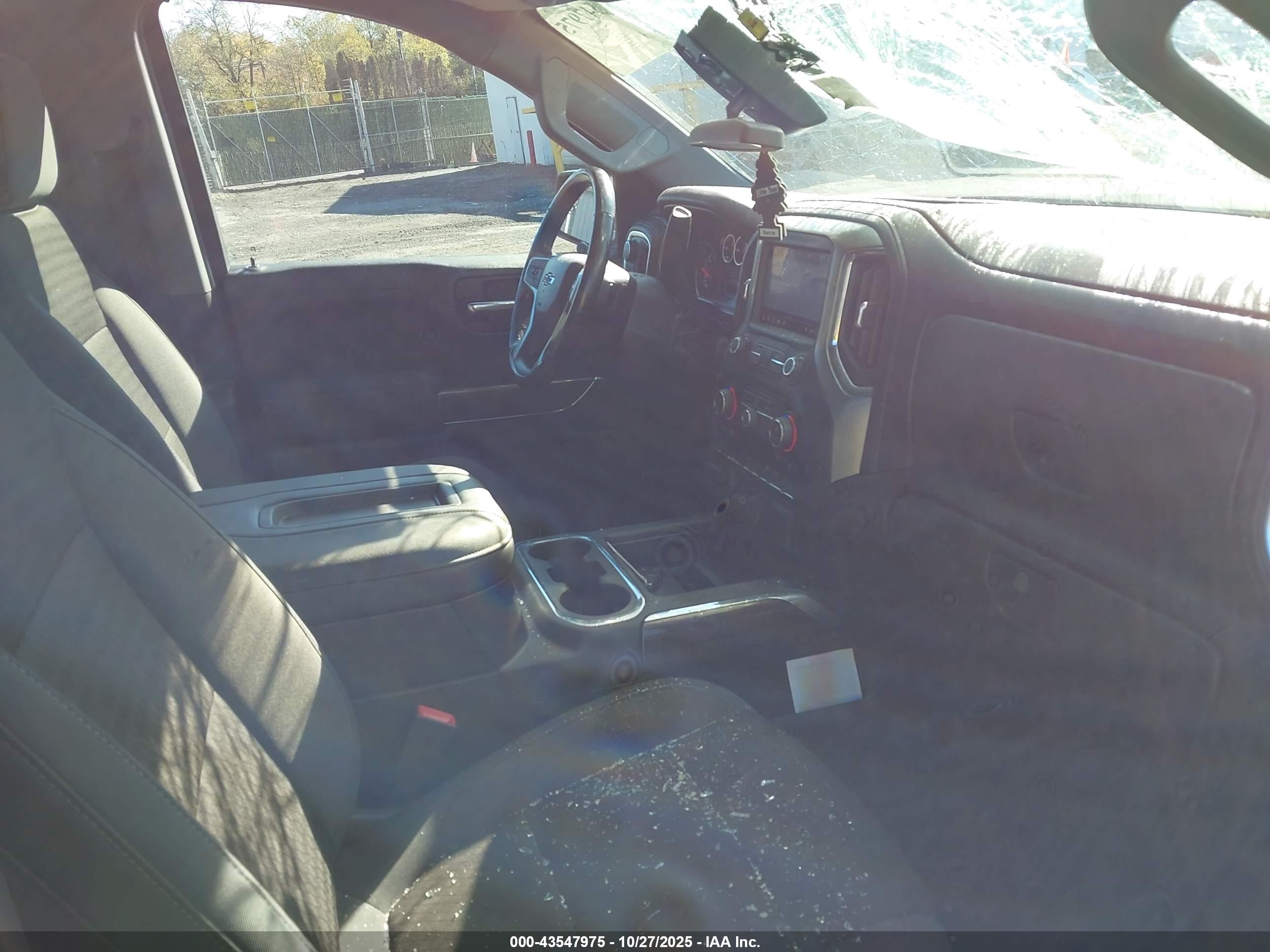 CHEVROLET SILVERADO image 5