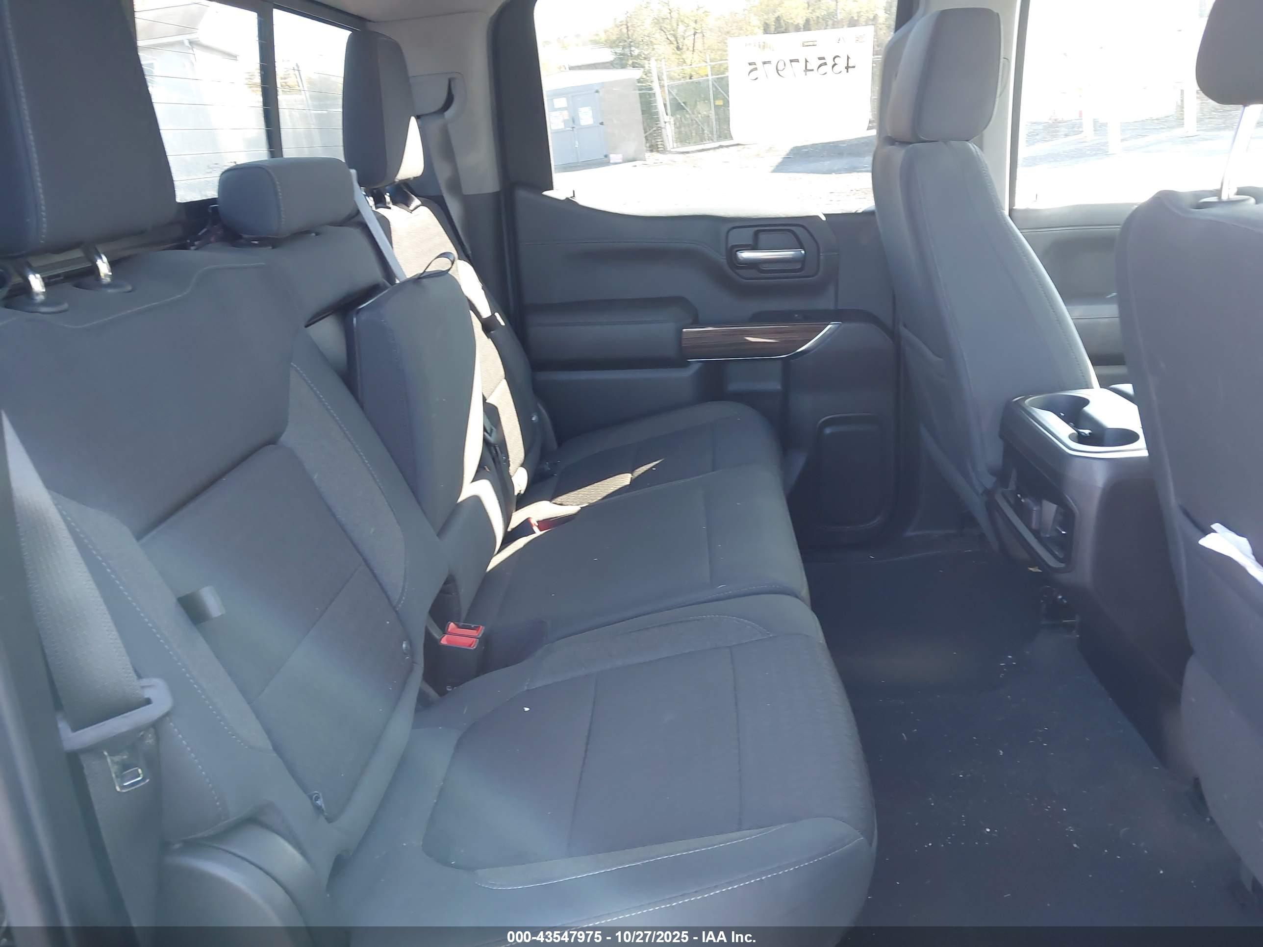 CHEVROLET SILVERADO image 8