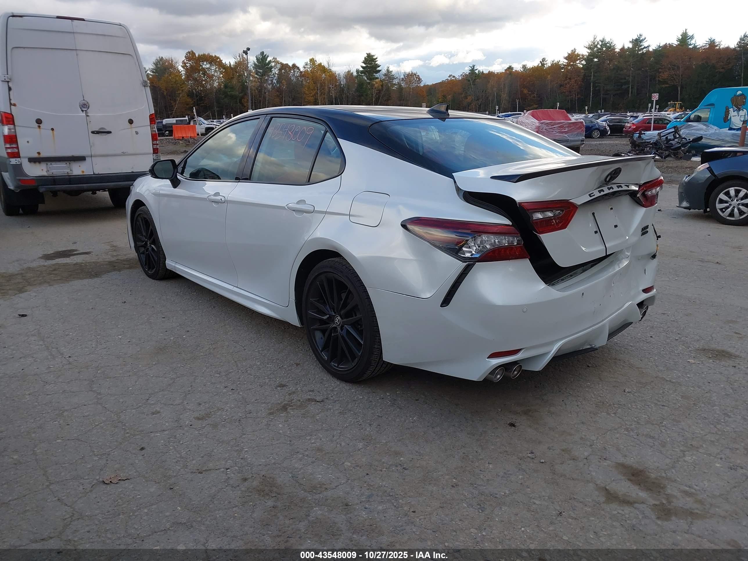 TOYOTA CAMRY image 3