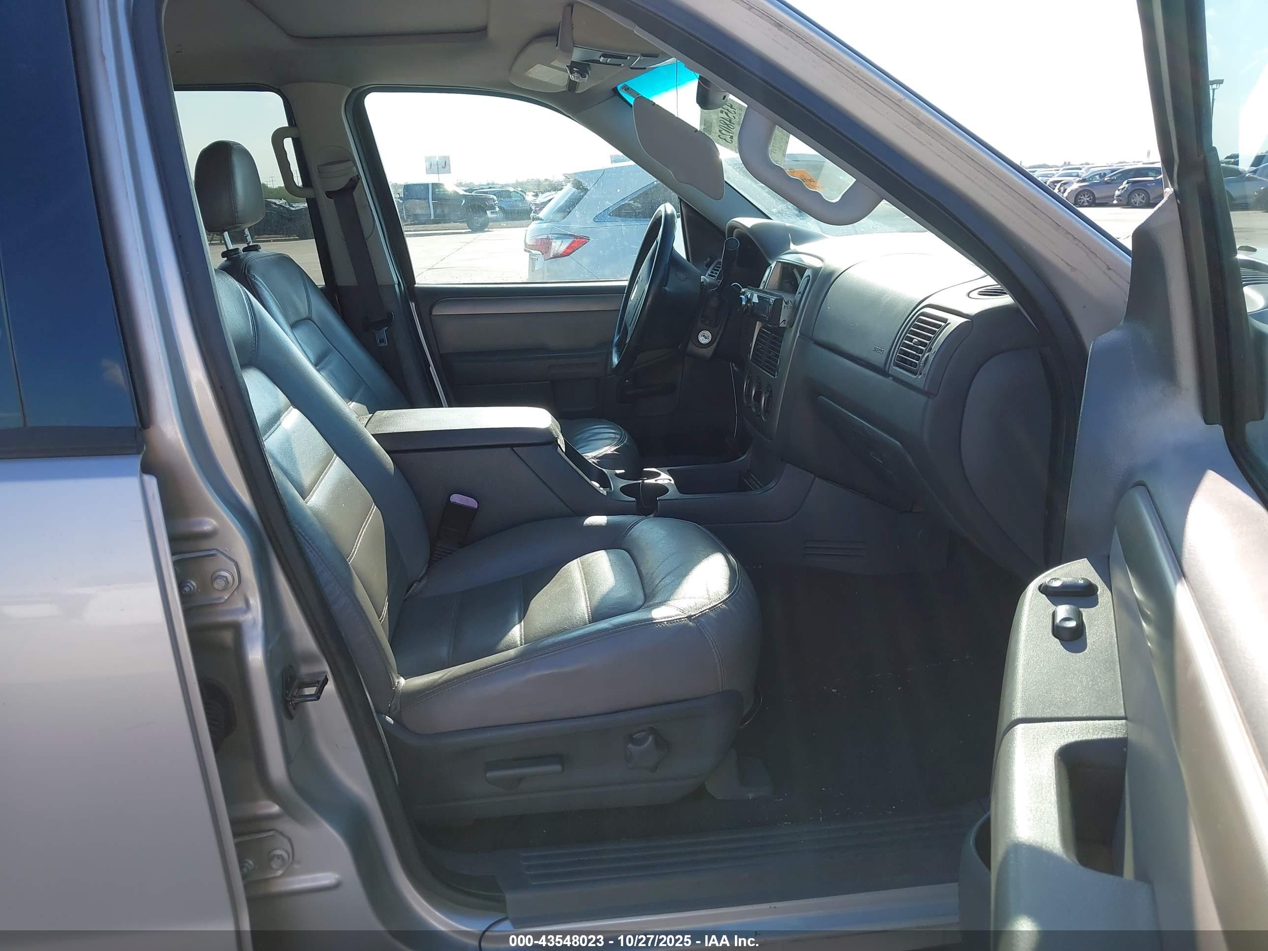 FORD EXPLORER image 5