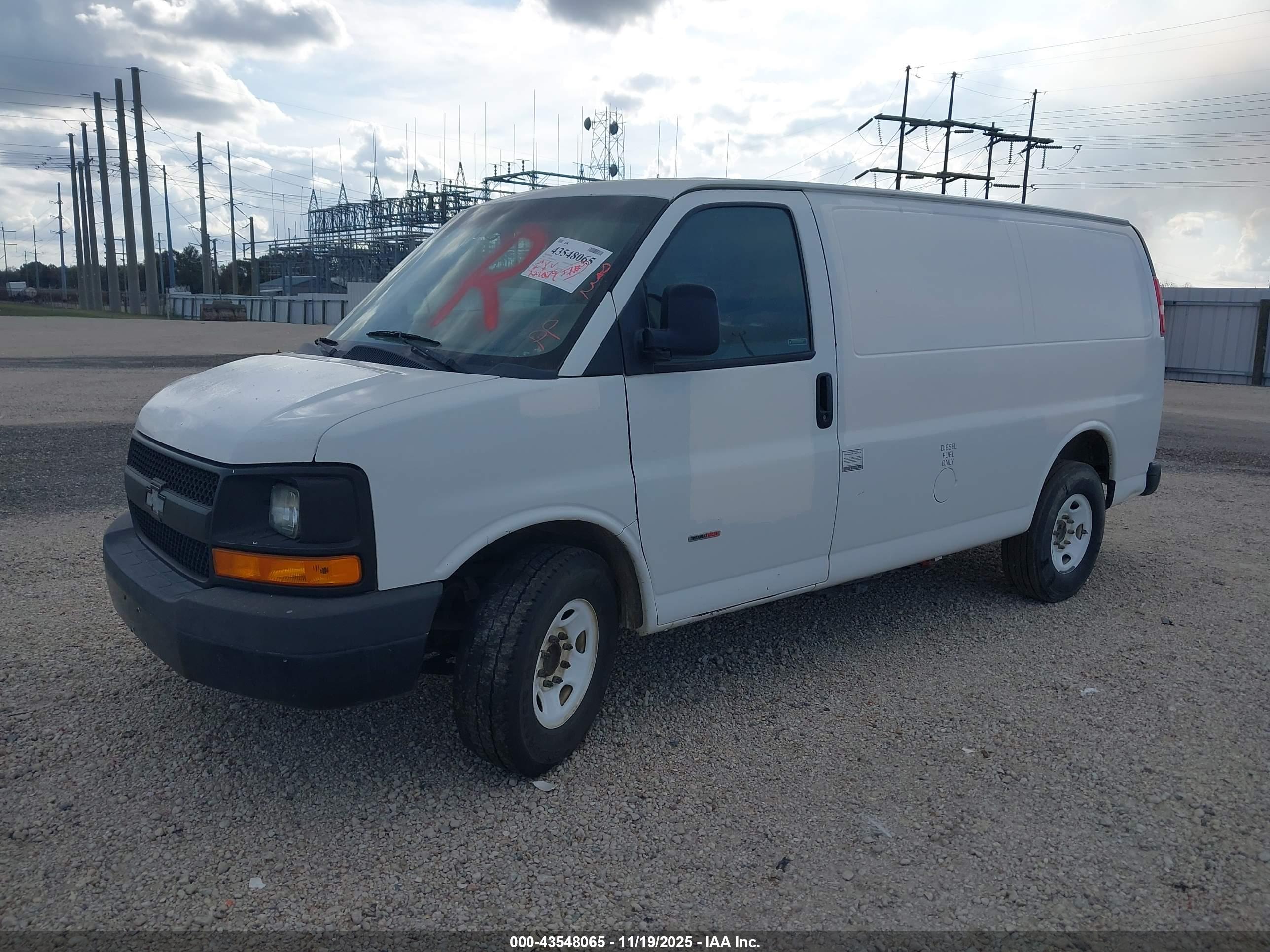 CHEVROLET EXPRESS image 2